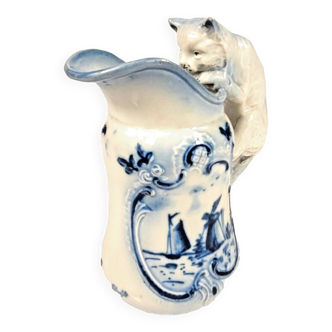 Pichet à lait en faïence avec poignée chat, pays-bas, delf -fin 19ème siècle