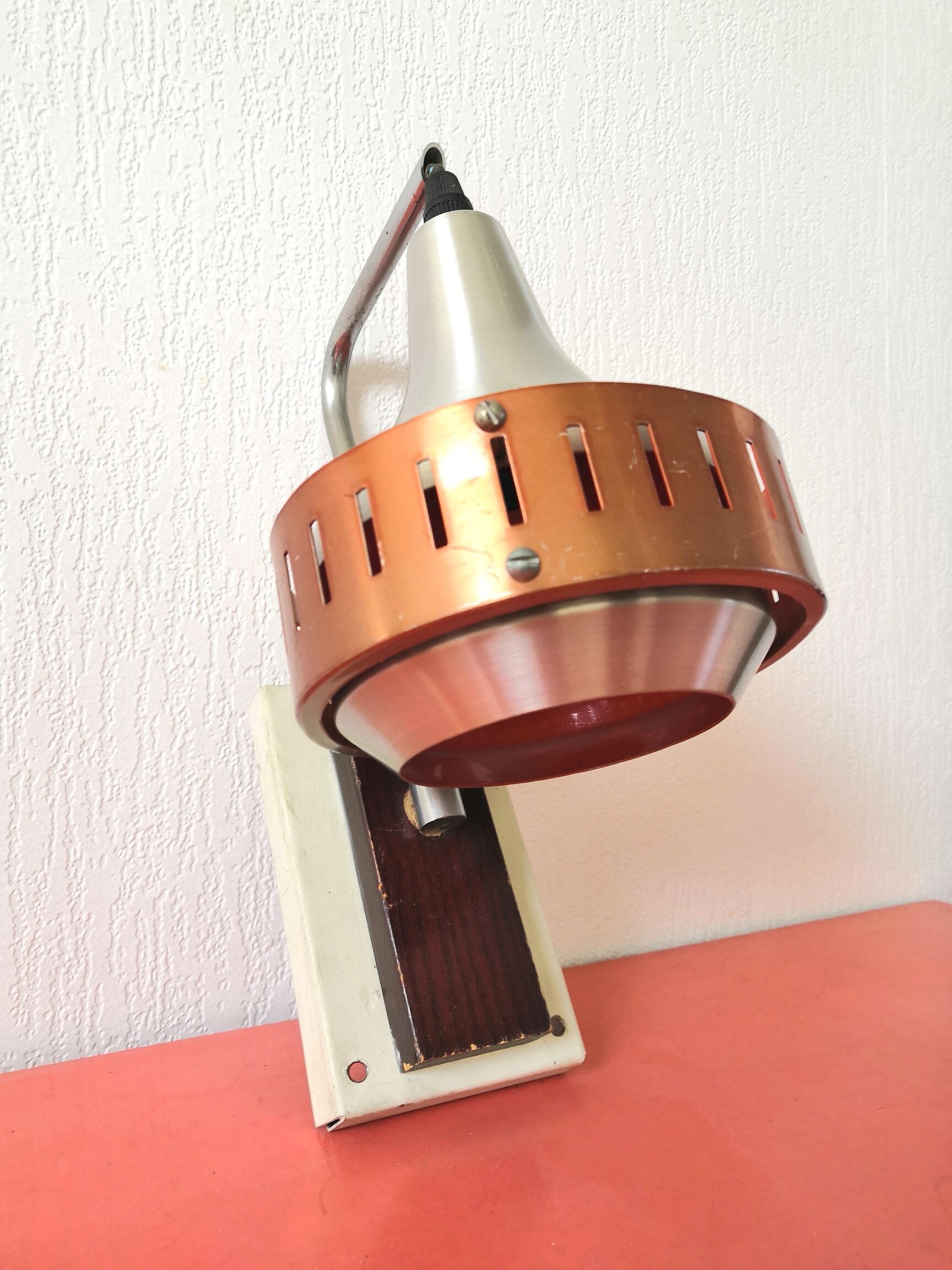 Wall lamp in aluminum and metal orange design 70s
