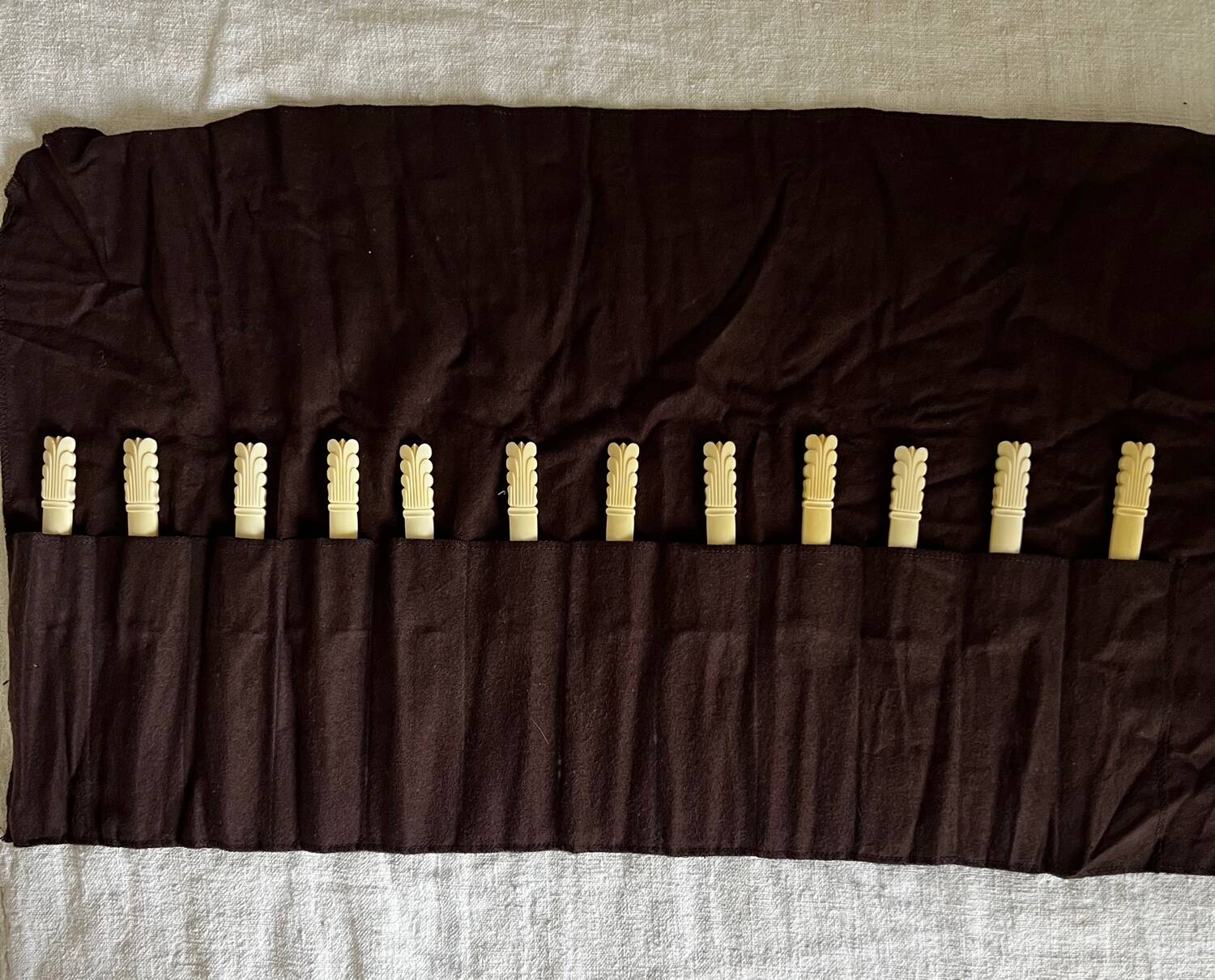 Ensemble de couteaux à dessert vermeil et ivoire