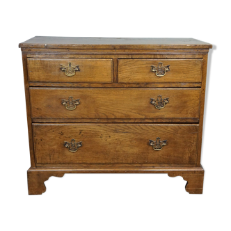 Old chest of drawers in English oak