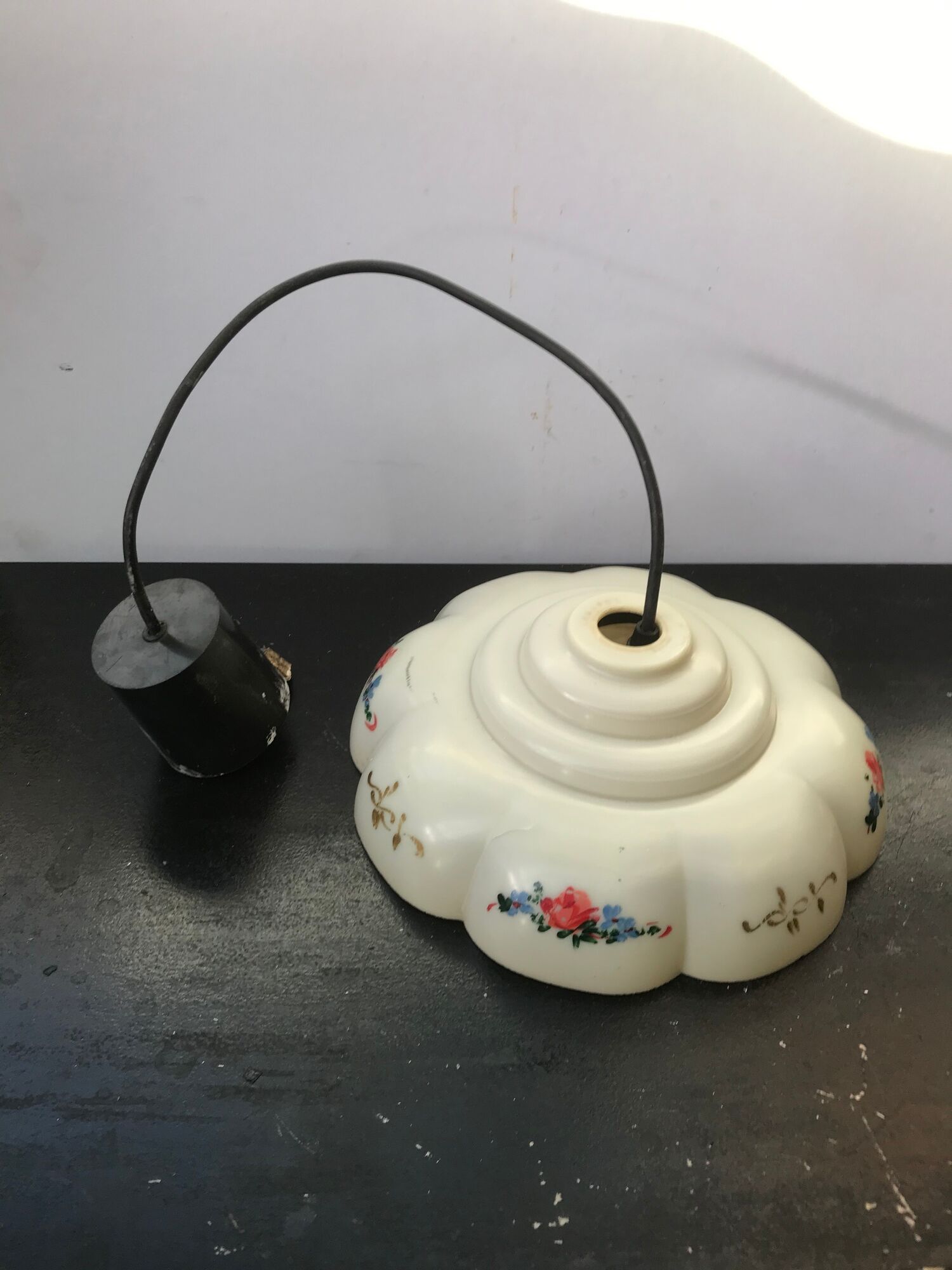 Suspension ancienne lumapel bakélite blanc avec décor fleurs années 70 vintage