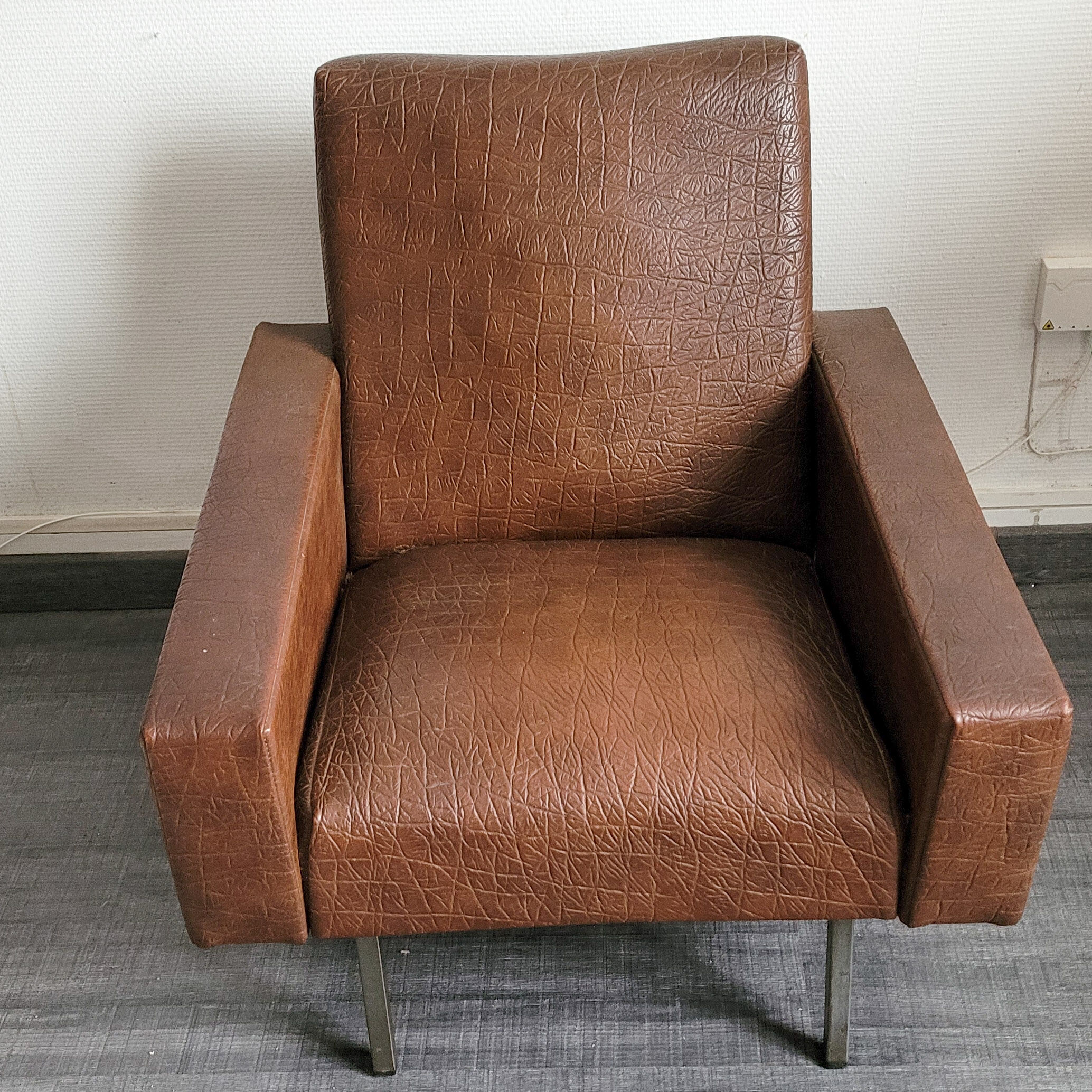 Fauteuil en skaï marron vintage