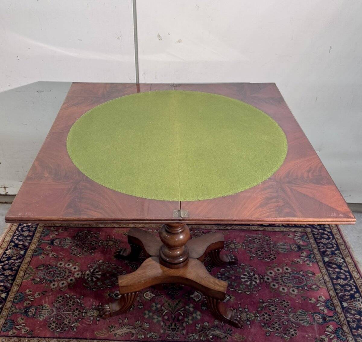 Angleterre XIXeme : table a jeux style Charles X en acajou blond