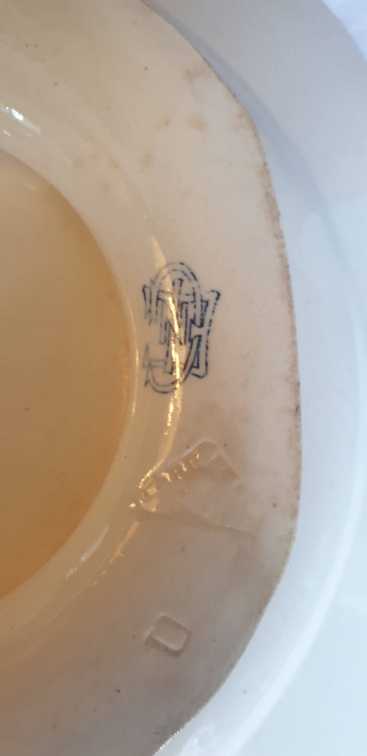 Gien presentation plate