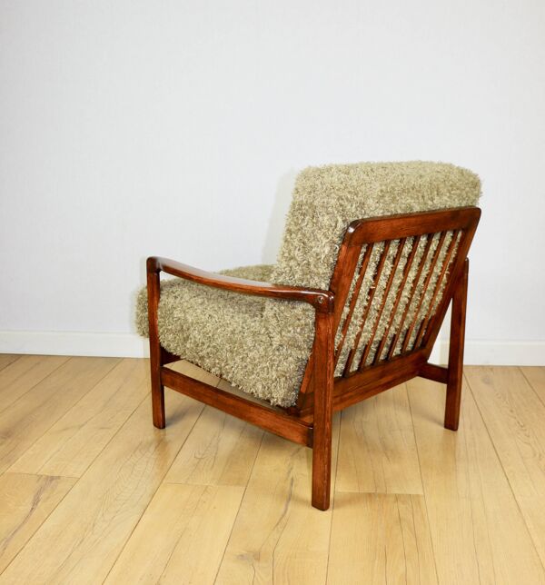 Fauteuil vintage en bois marron, cheveux longs olive, design par Z. Bączyk - 2 pièces disponibles