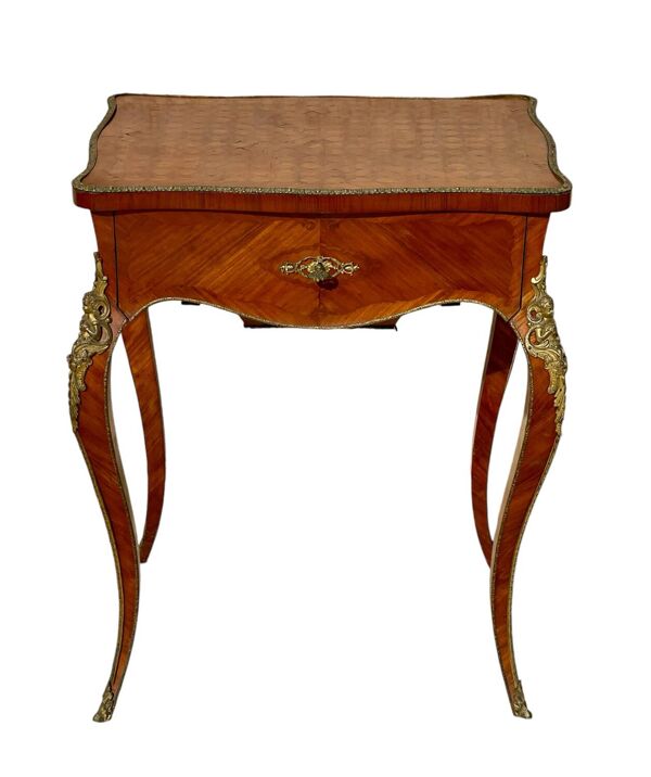 Table d’appoint / Travailleuse Style Louis XV