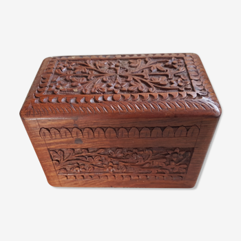 Small wooden chest, box.