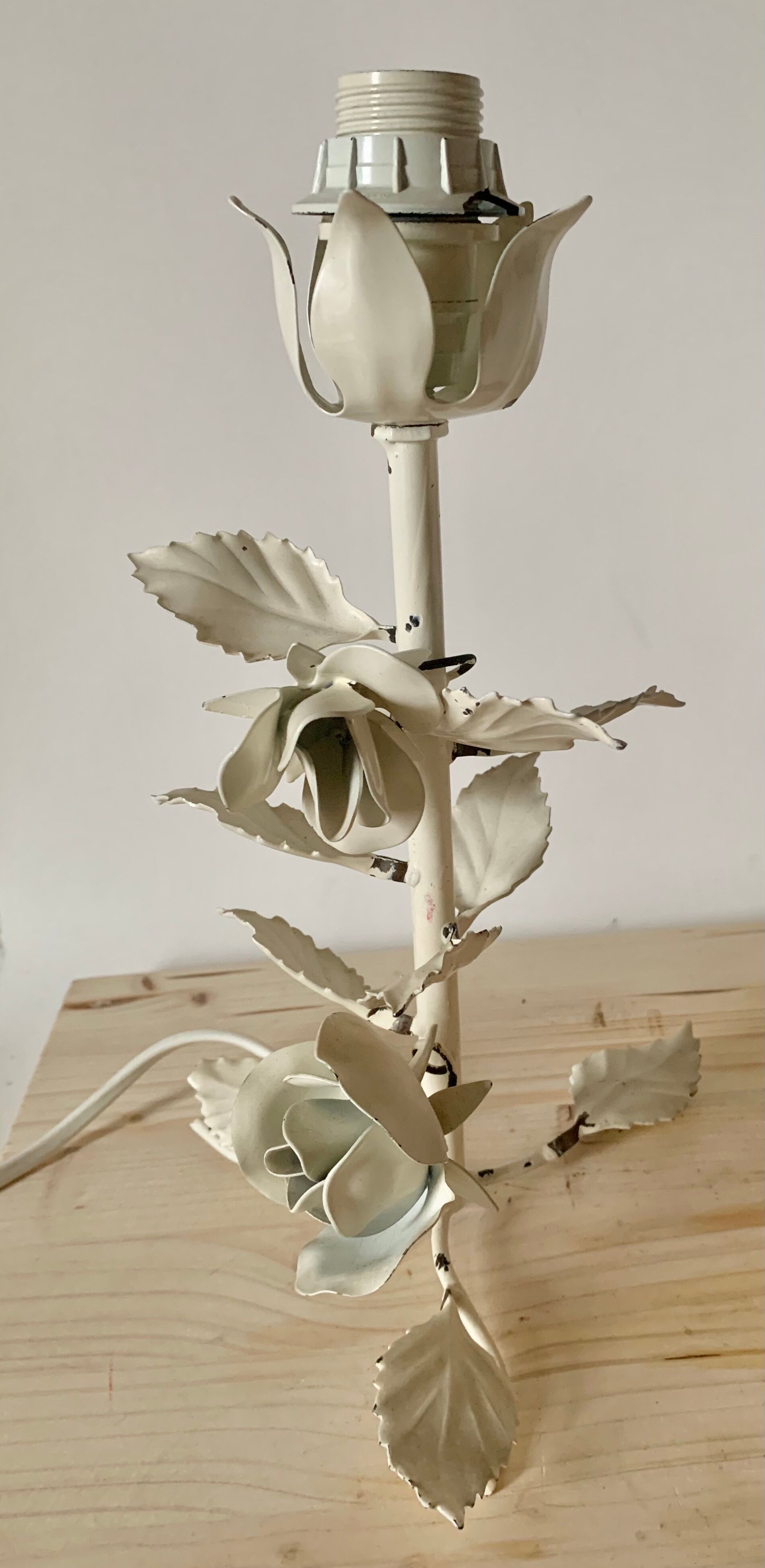 Vintage white flower lamp