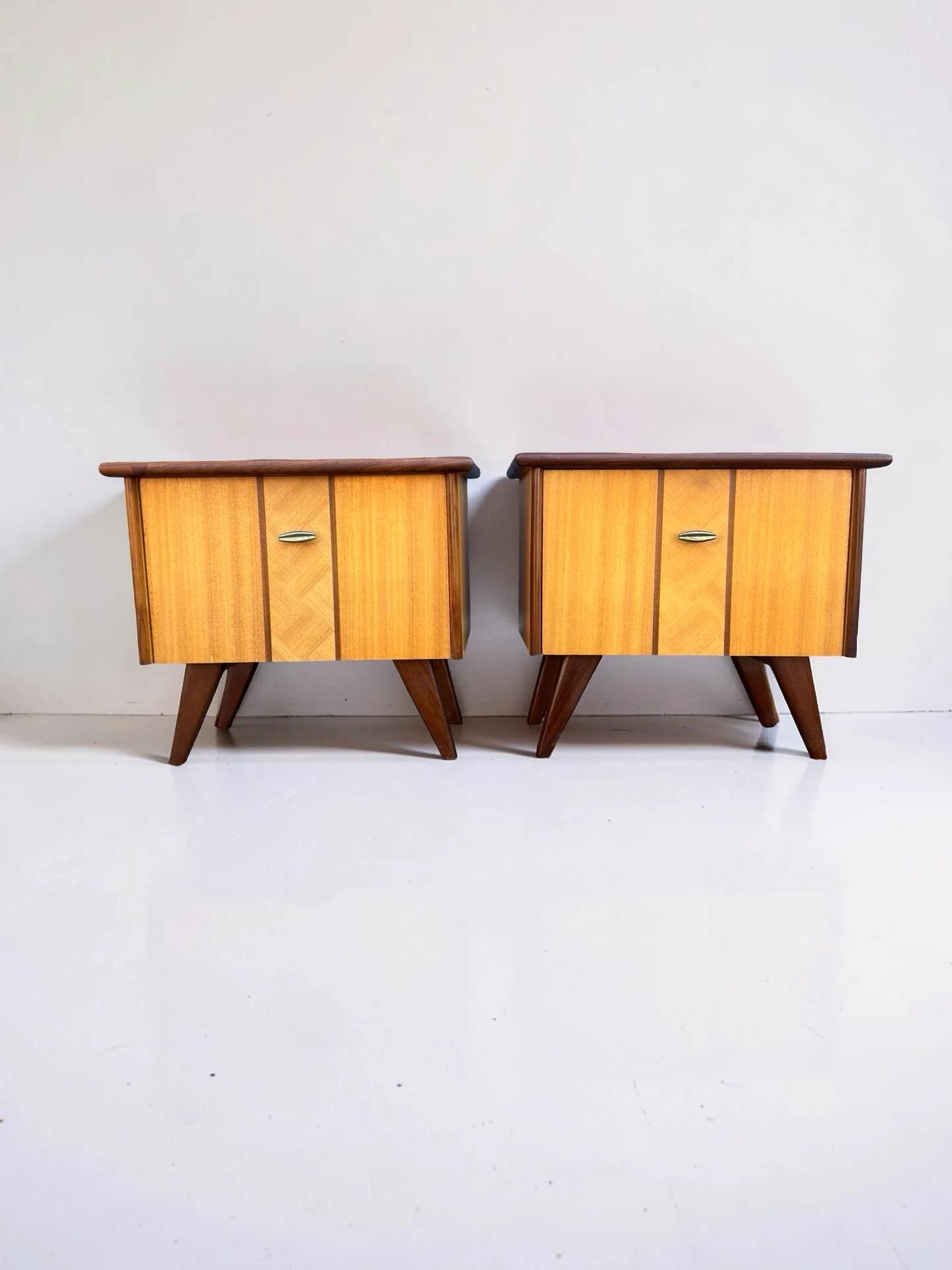 Set of 2 vintage bedside tables, 1960s