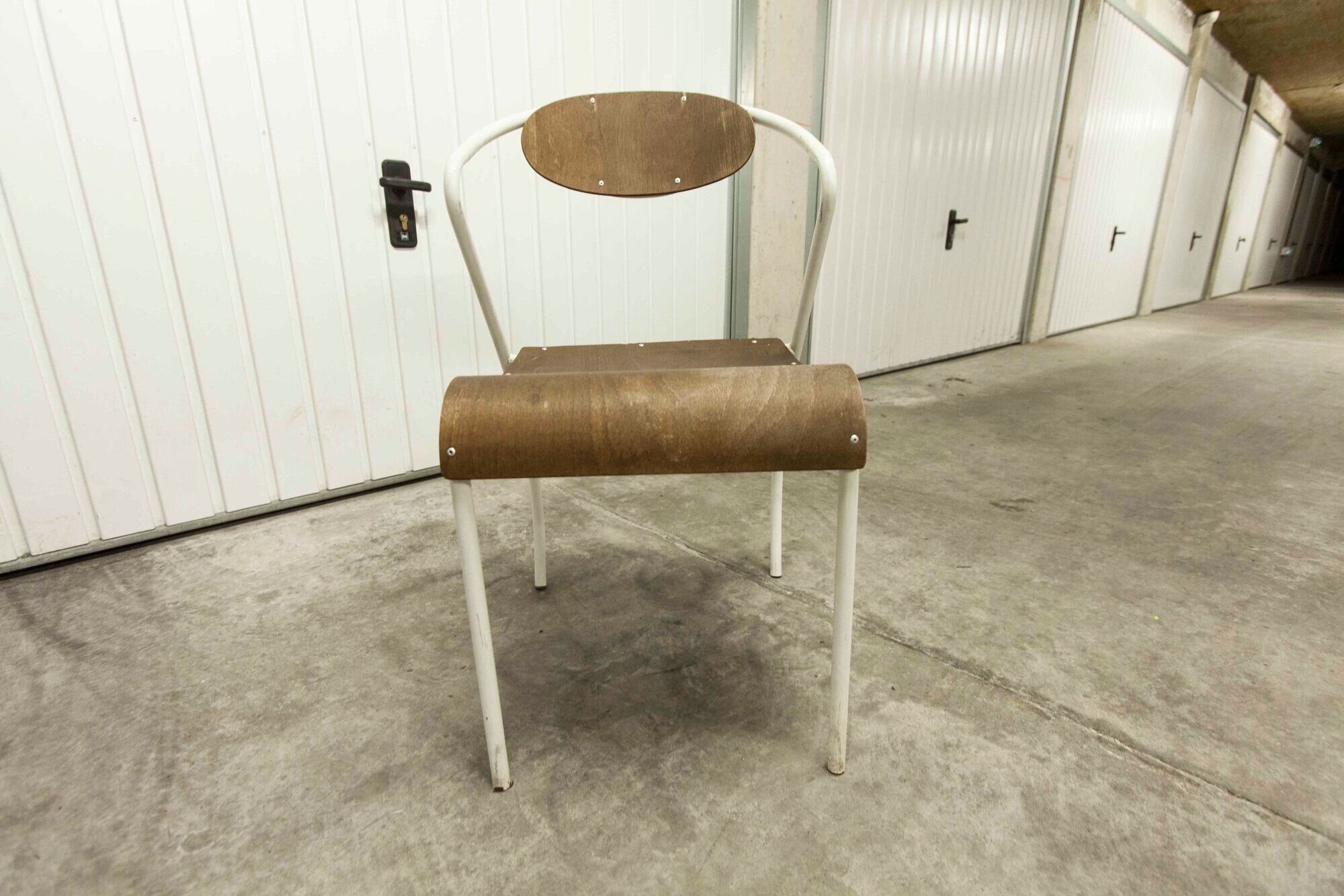 Atypical chair of the 70s metal and wood