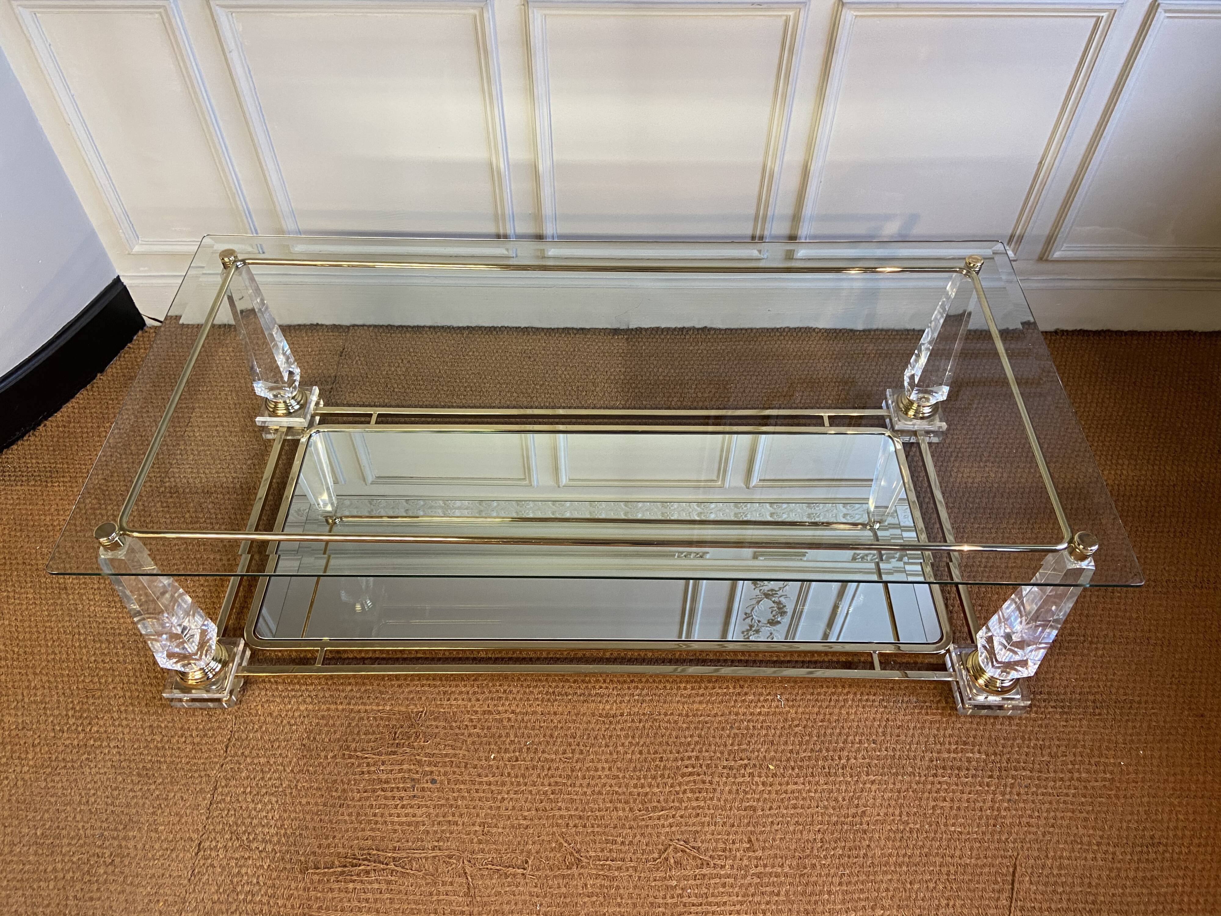 Table basse Charles Hollis Jones obélisques en plexiglass et métal doré