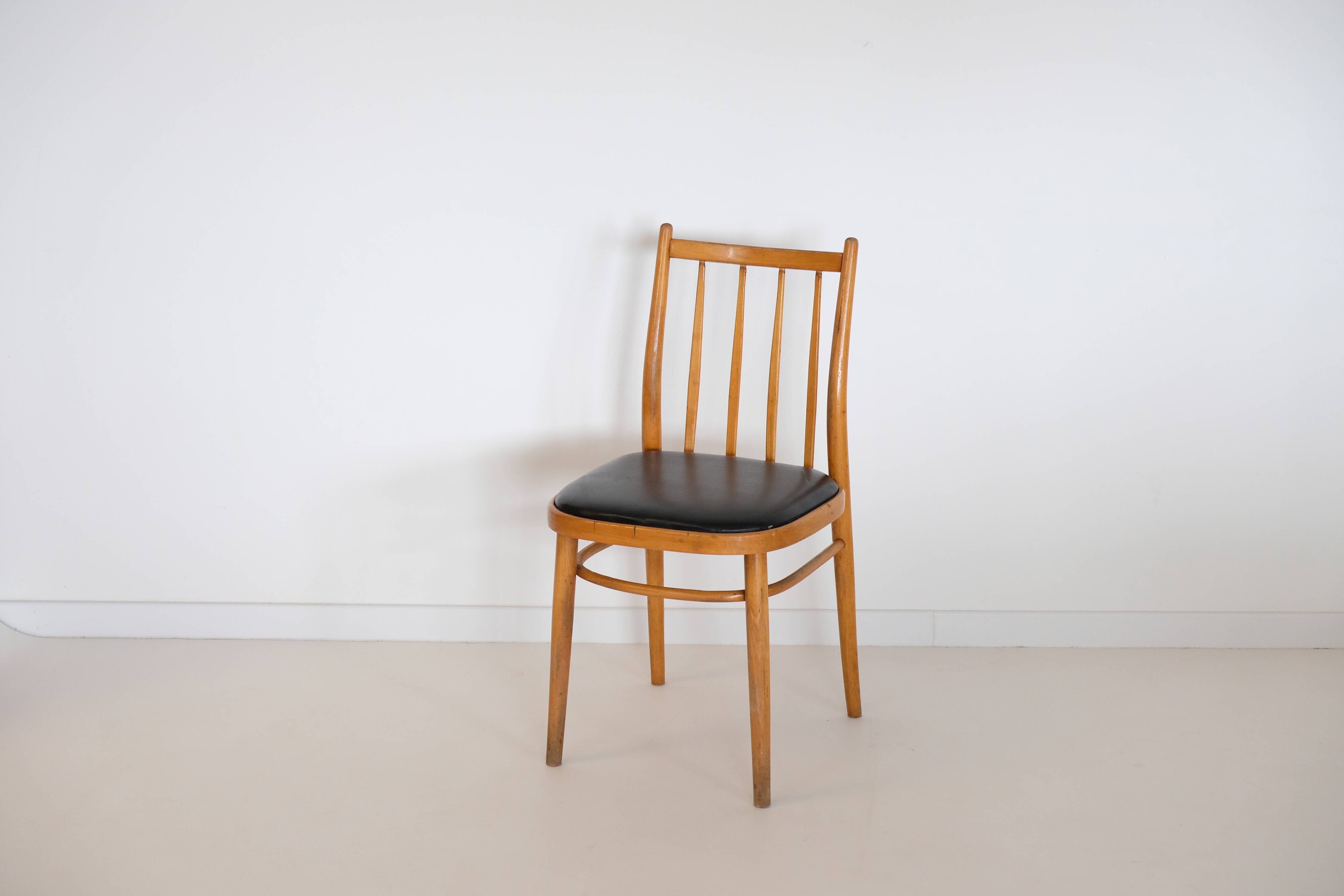 Series of 6 wooden chairs