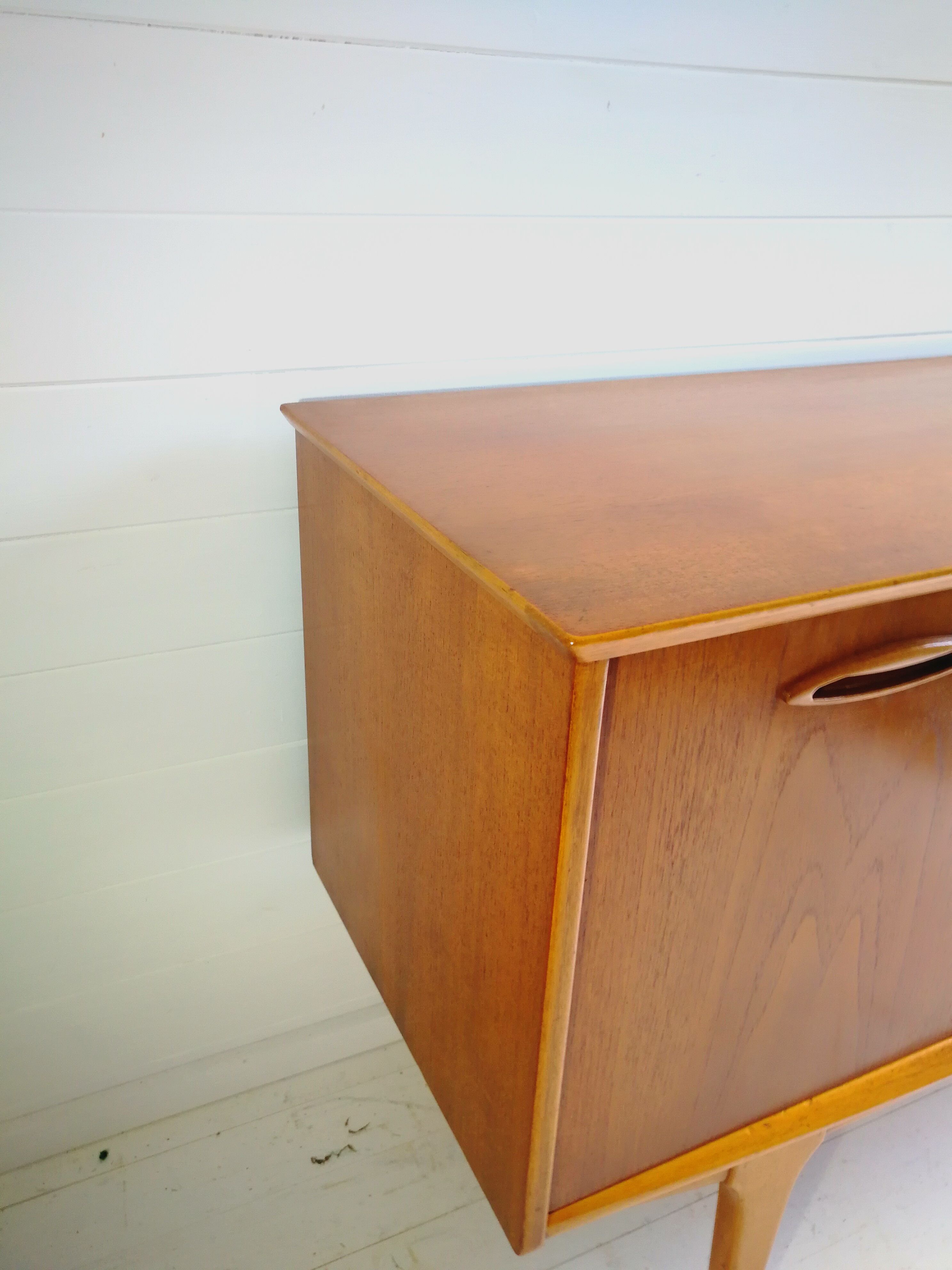 Buffet en teck par Jentique années 1970