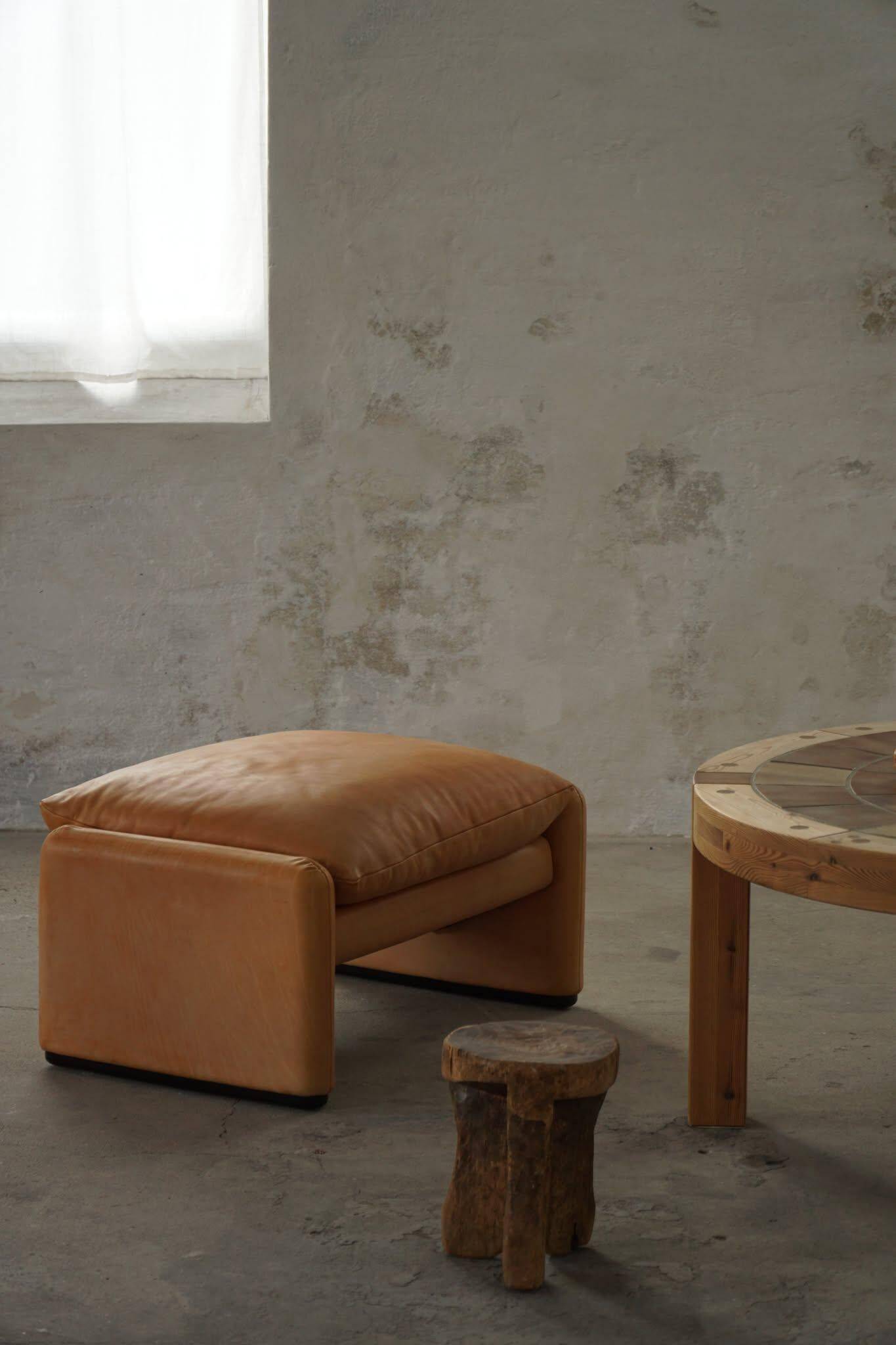 Maralunga ottoman in leather, Vico Magistretti for Cassina, Italian modern, 1973