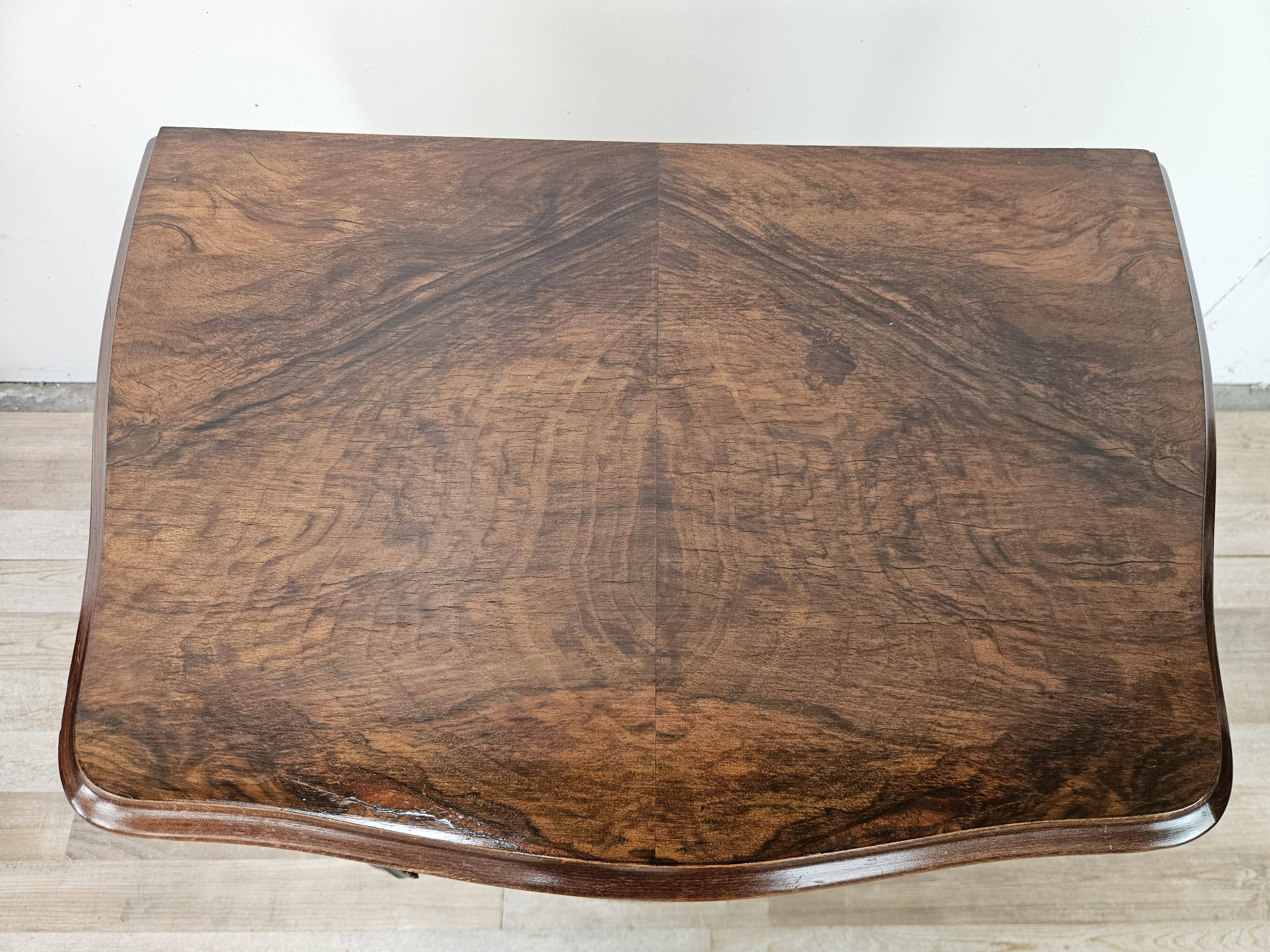 Pair of 1940s Chippendale bedside tables in walnut burl