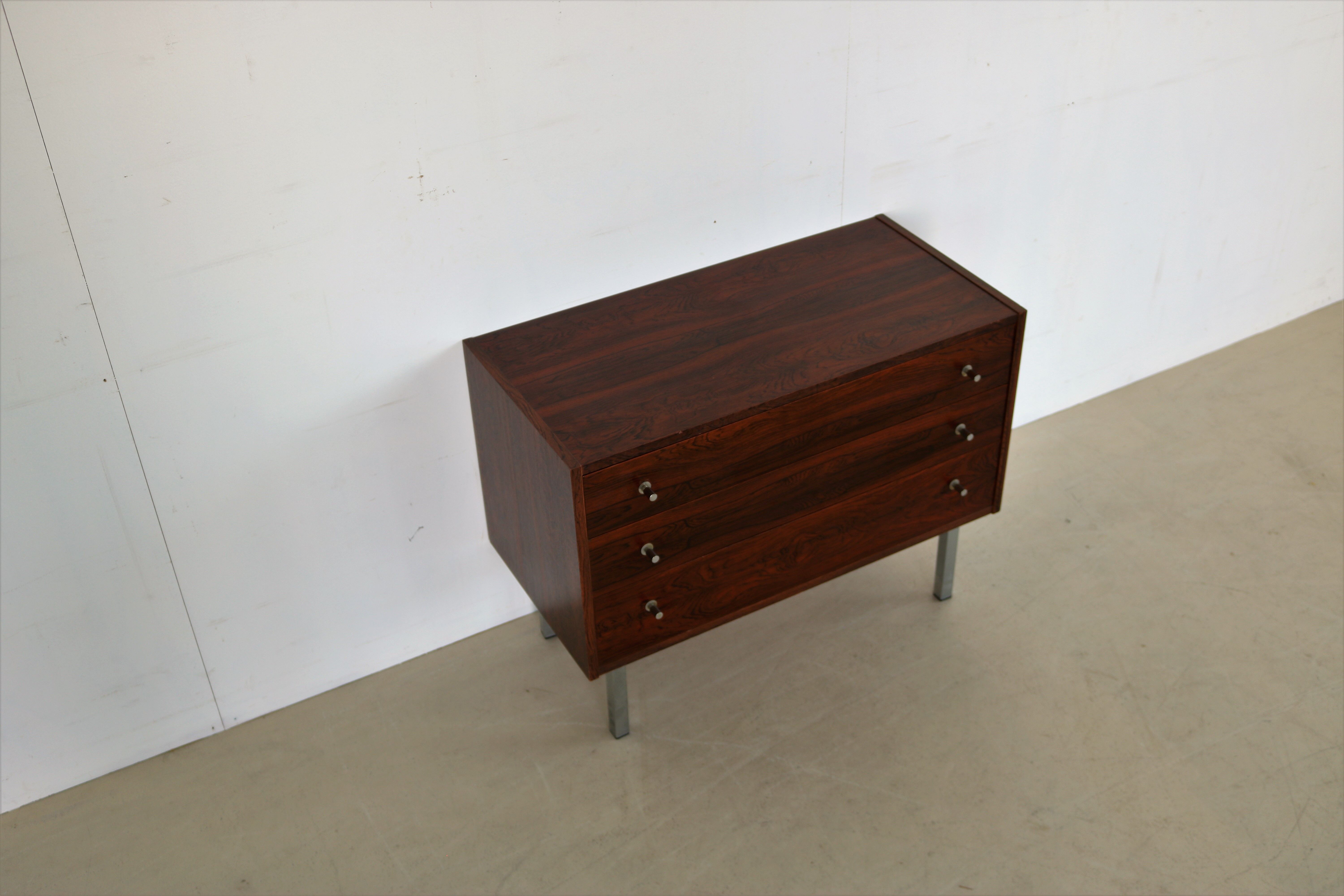 Vintage lockwood chest of drawers