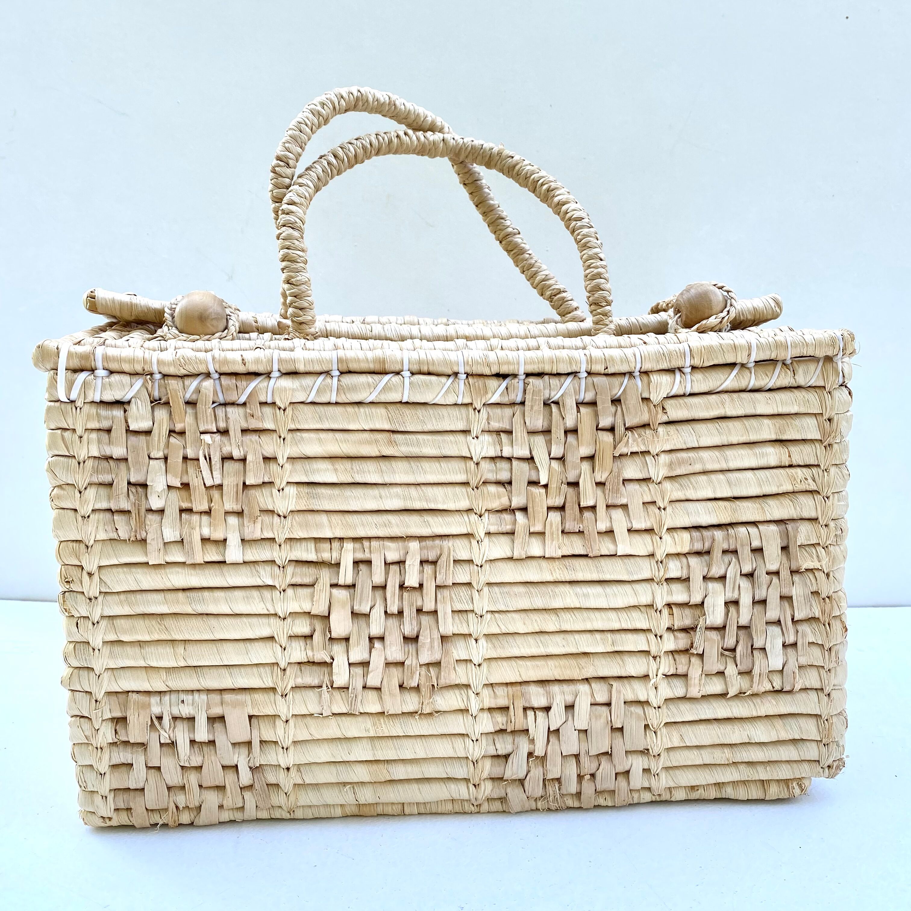 Valise vintage en fibres naturelles