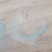 8 small shell-shaped ramekins in transparent glass