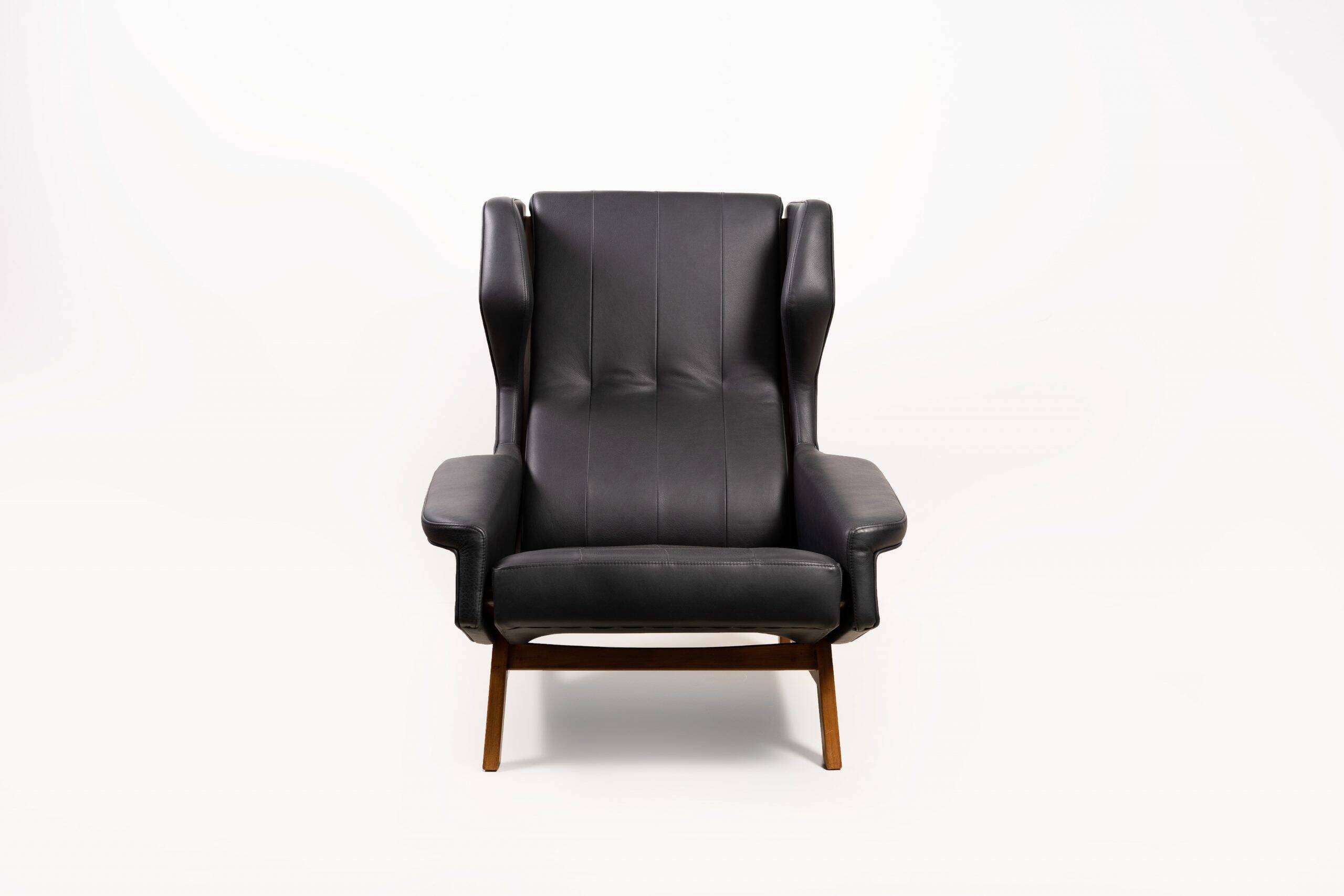 877 Wingback armchair by Gianfranco Frattini for Cassina 1959