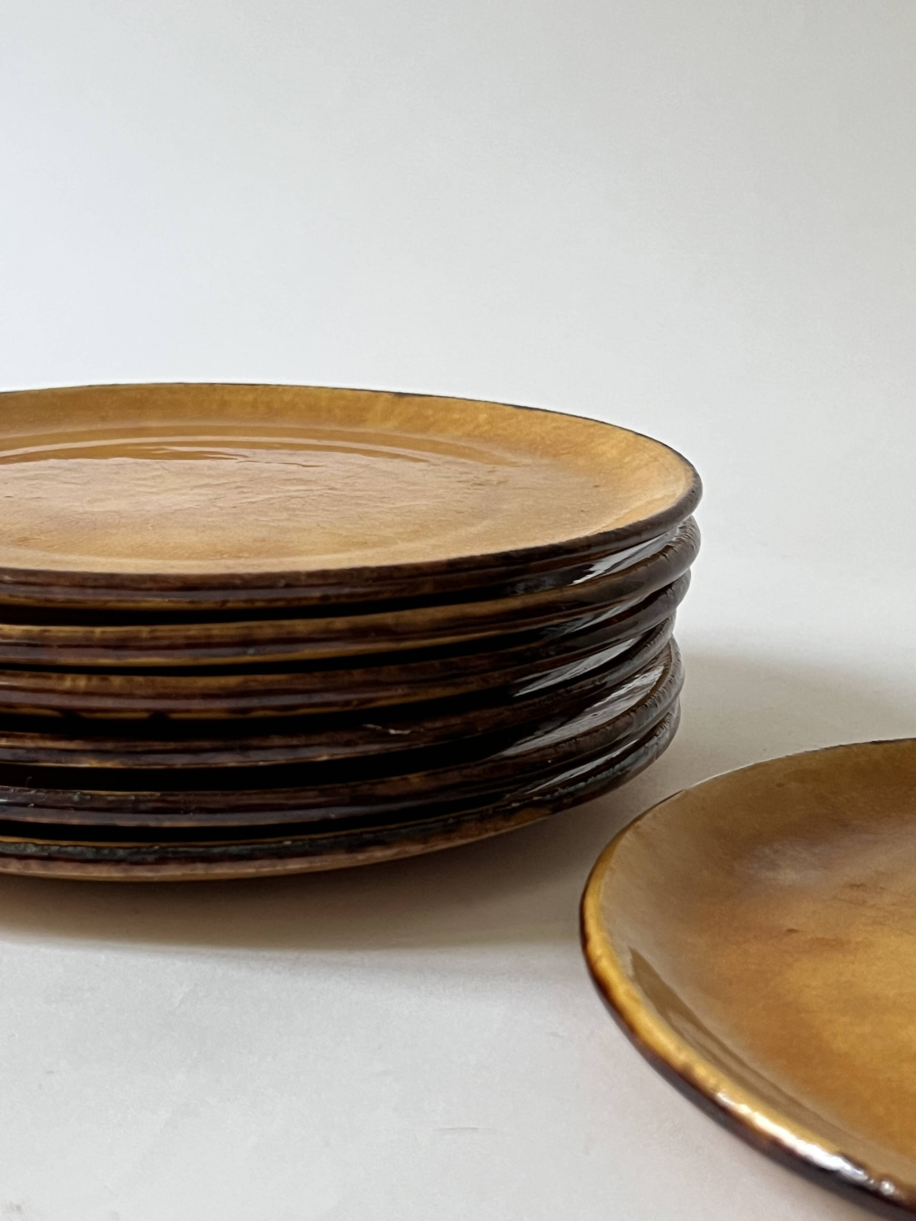 7 assiettes à dessert en céramique émaillée