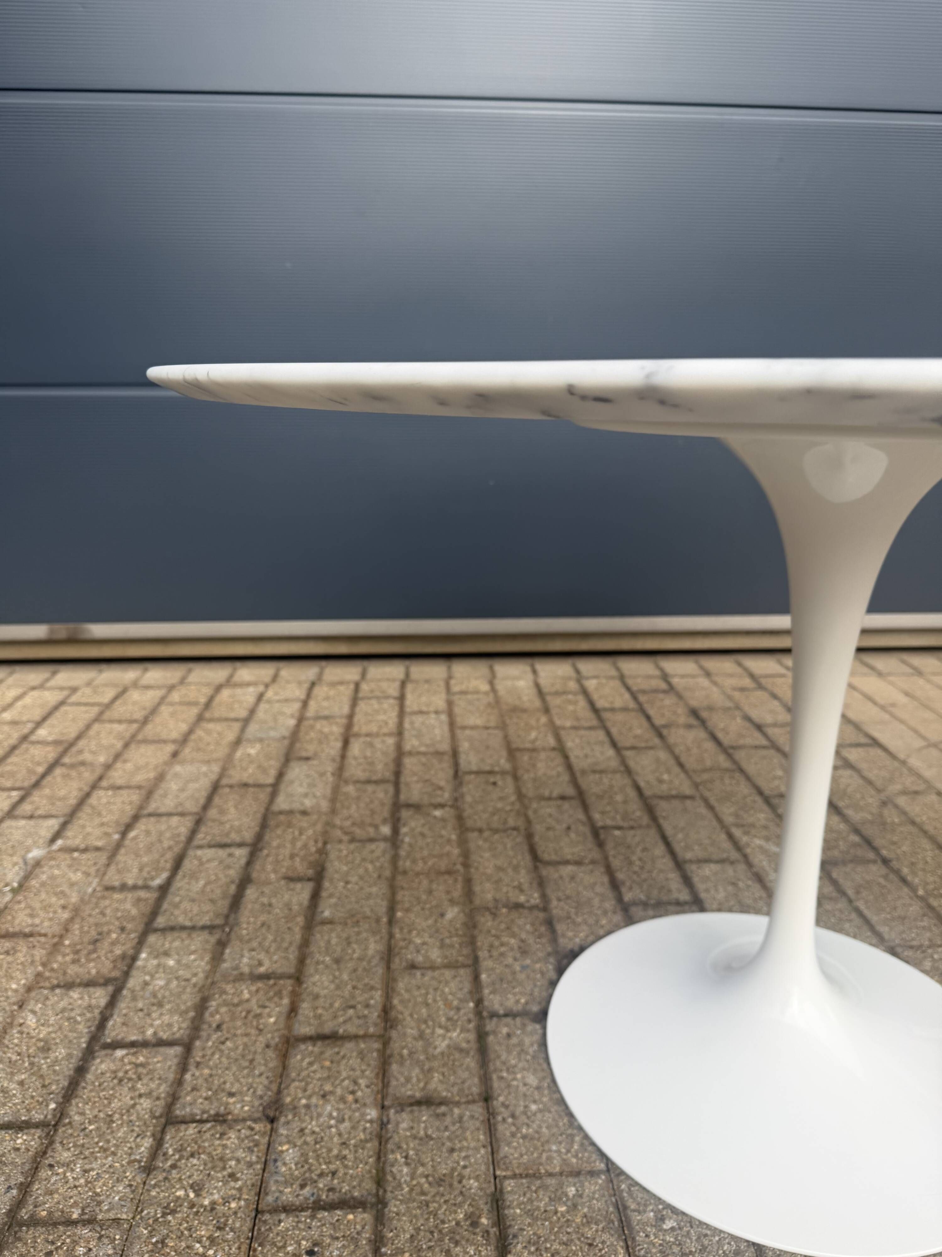 Original Knoll Tulip Arabescato Matte 152cm round LIKE NEW! Eero Saarinen