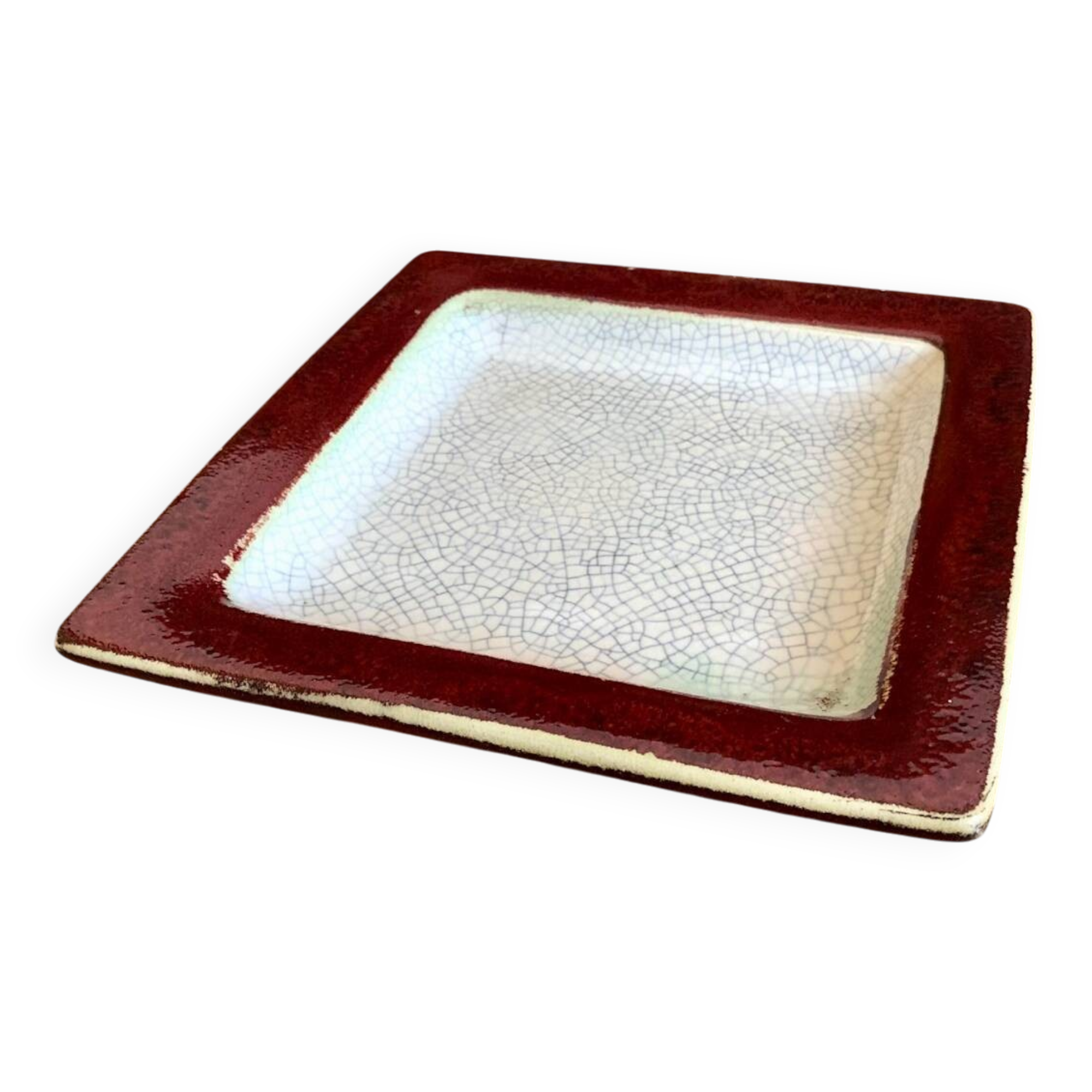 Cracked ceramic bowl or empty pocket