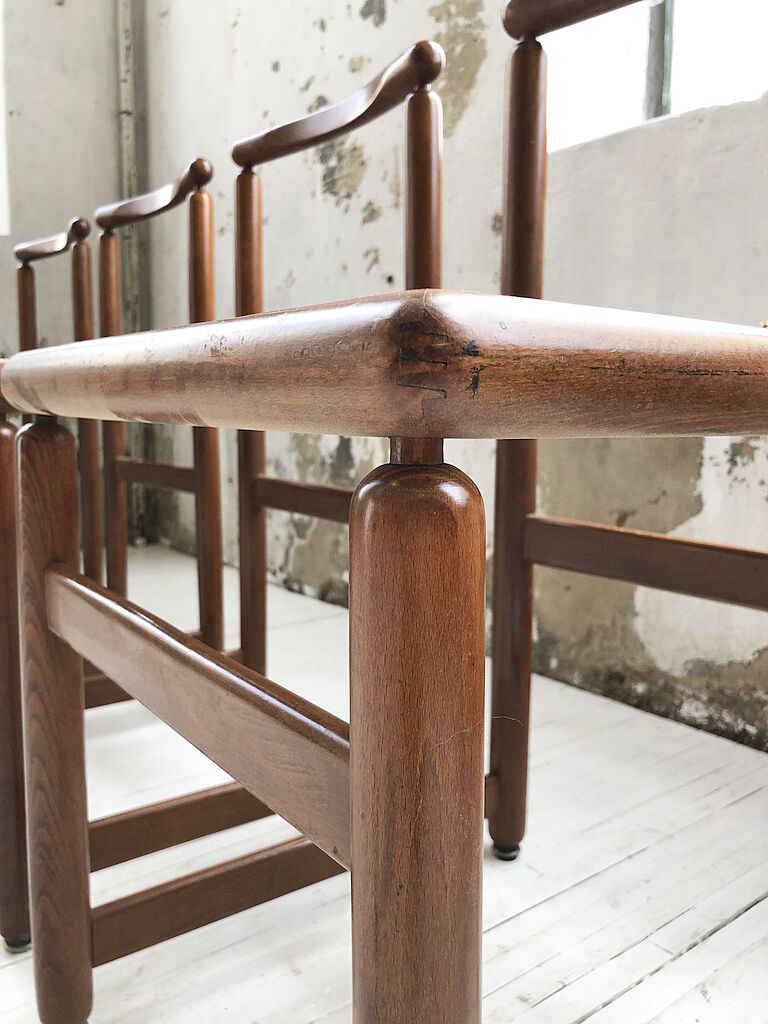 Lot de 4 chaises cannées années 50