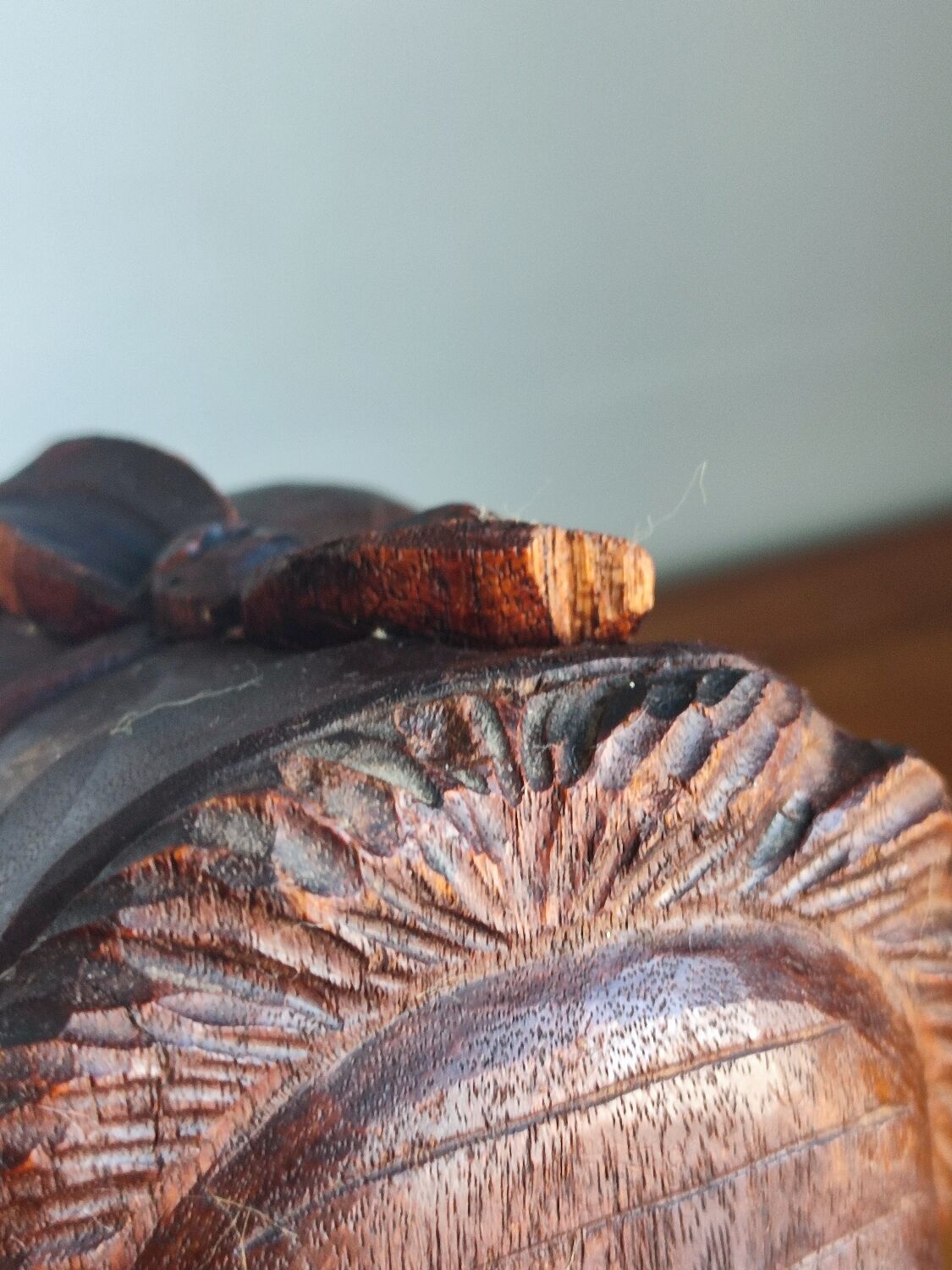Serre livre en bois sculpté vintage