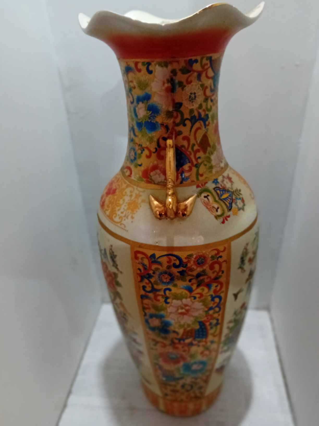 Grand Vase En Porcelaine