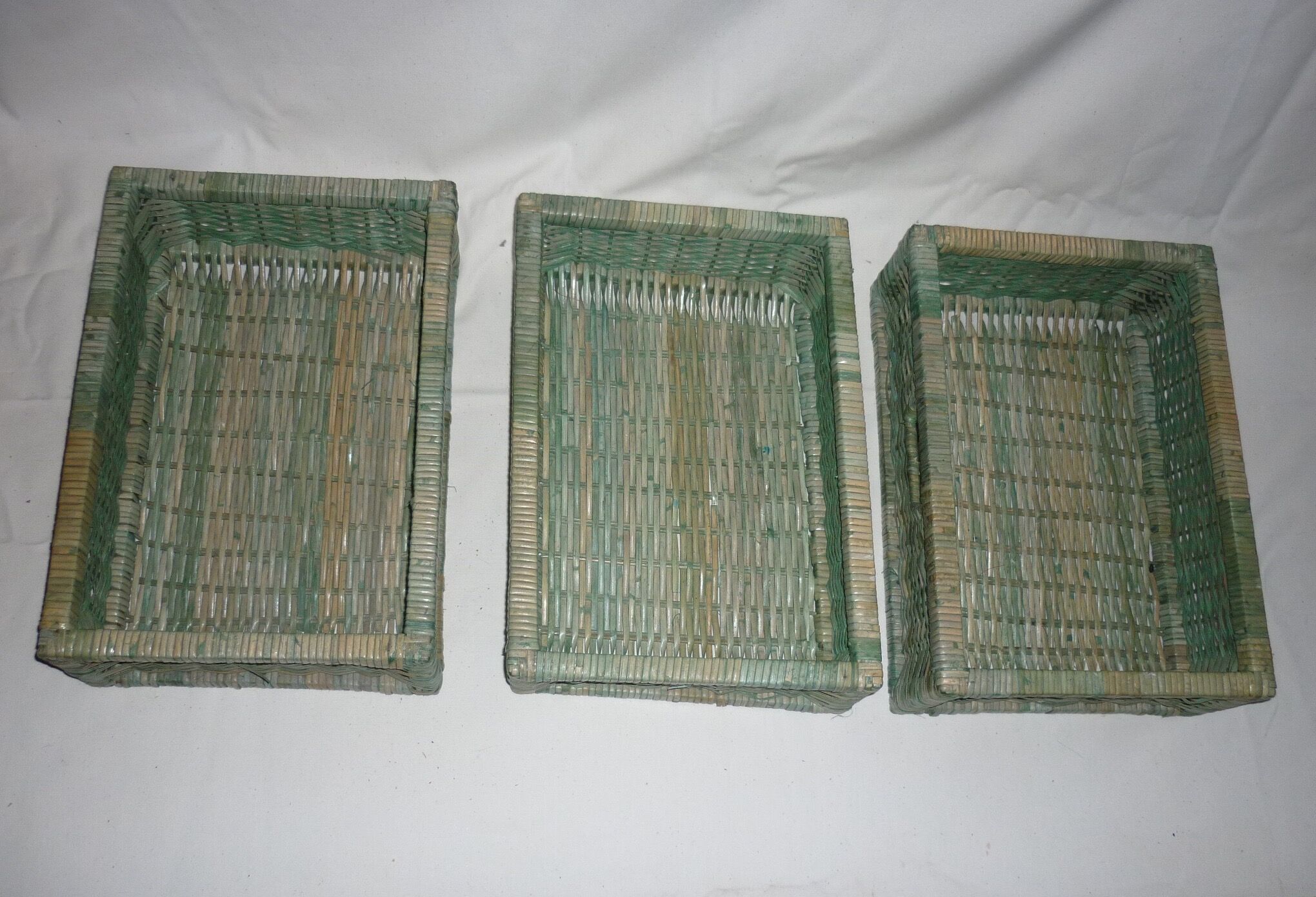 Bedside table with 3 drawers in bamboo and green rattan