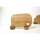 Ensemble de trois éléphants en bois à roulette