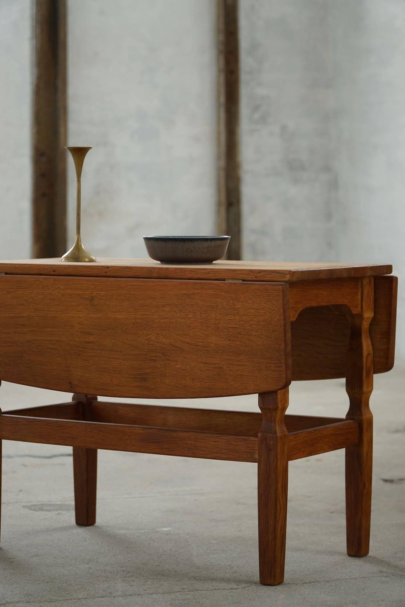 Modern Danish folding side table in solid oak, mid-20th century.