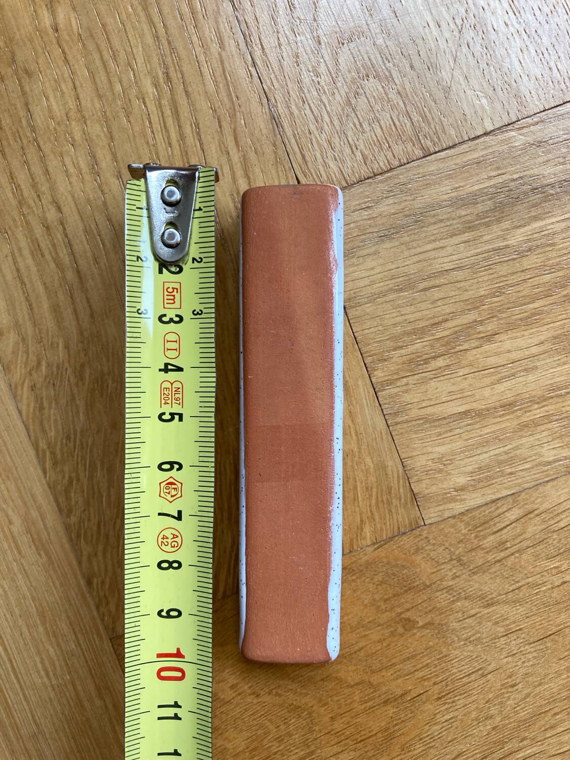 Ceramic knife holder with flower decor