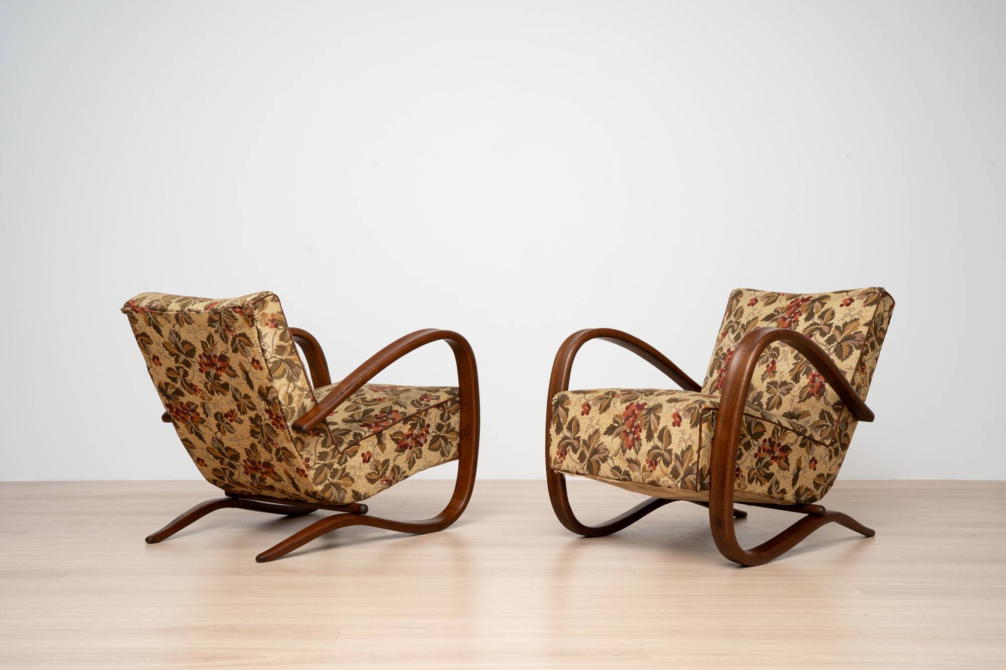Pair of Art Deco H269 Lounge Chairs by Jindřich Halabala, Czechoslovakia