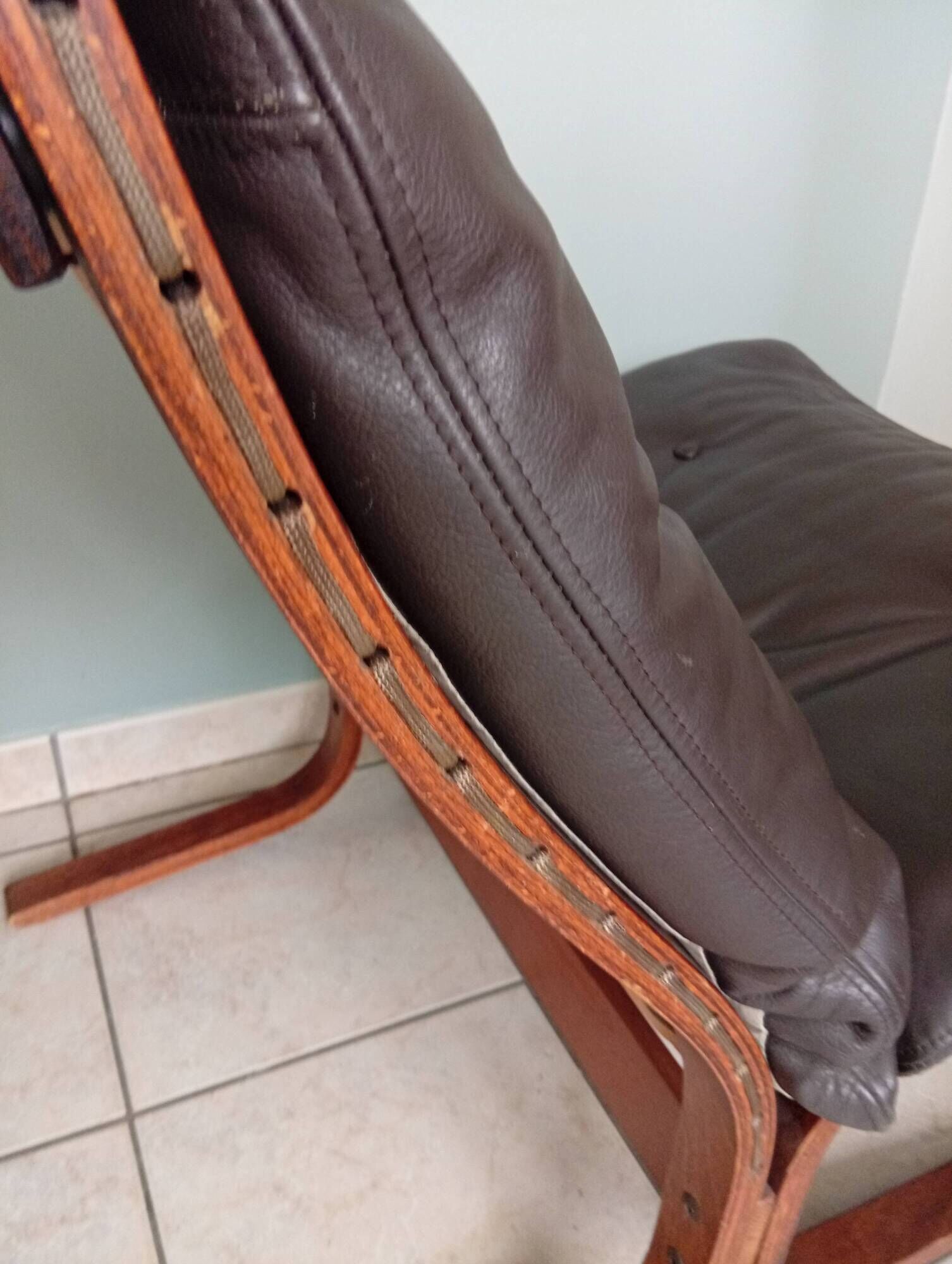 Fauteuil Ingmar Relling chauffeuses et Ottoman bois vintage scandinave