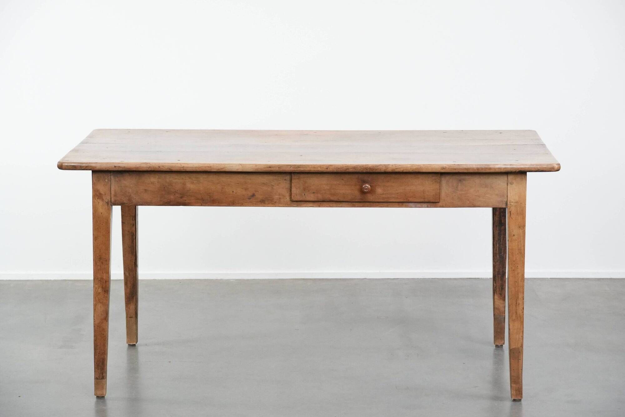 French dining table made of fruitwood from the early 19th century