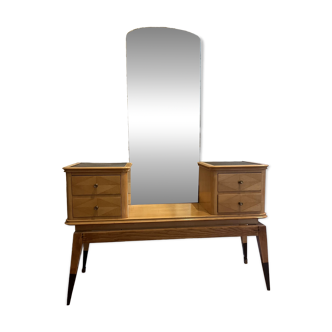 Vintage hairdresser with mirror