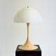 Lampe de table Panthella Louis Poulsen Verner Panton base beige