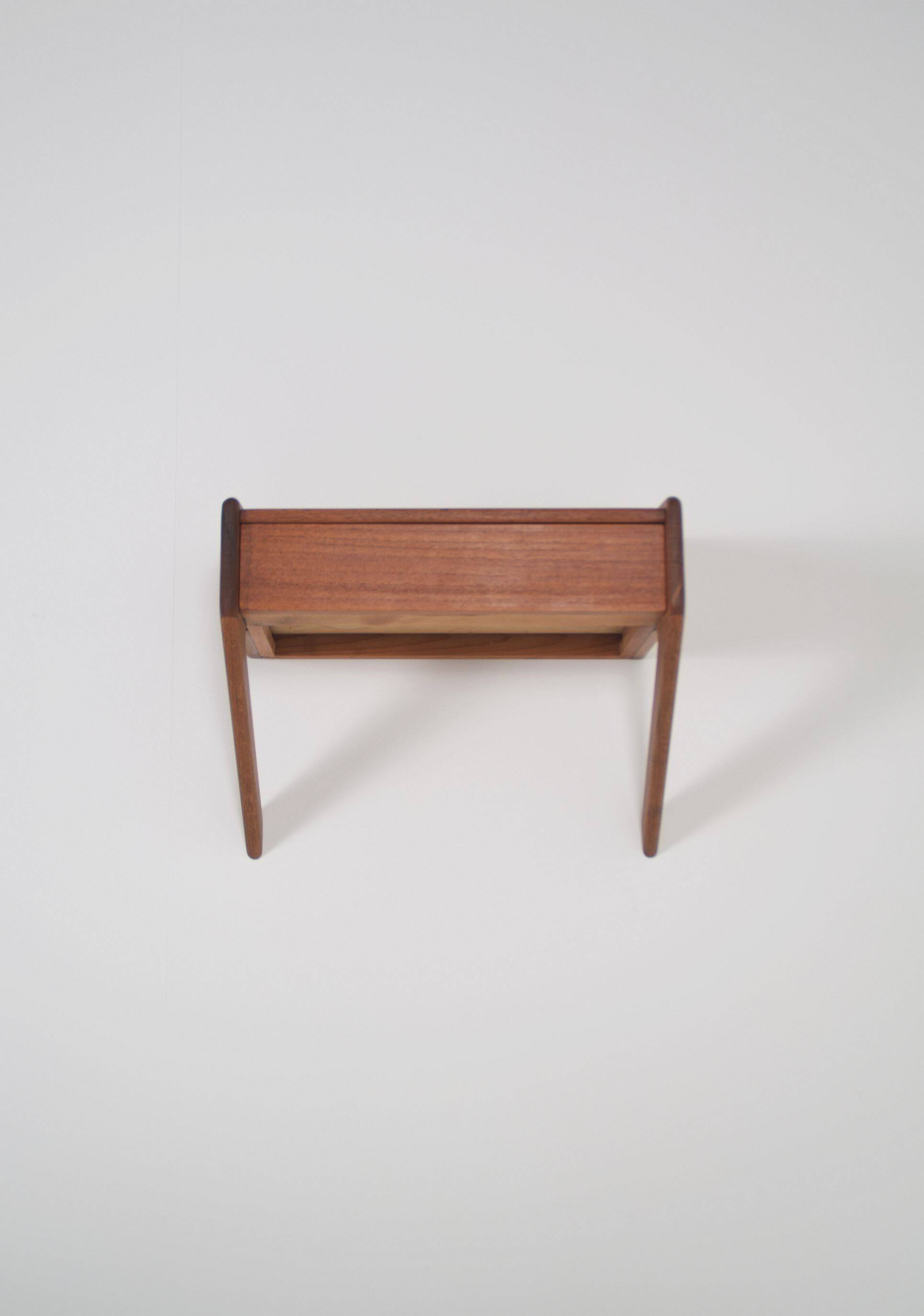 Floating bedside table by Sigfred Omann for Ølholm Møbelfabrik, 1960s