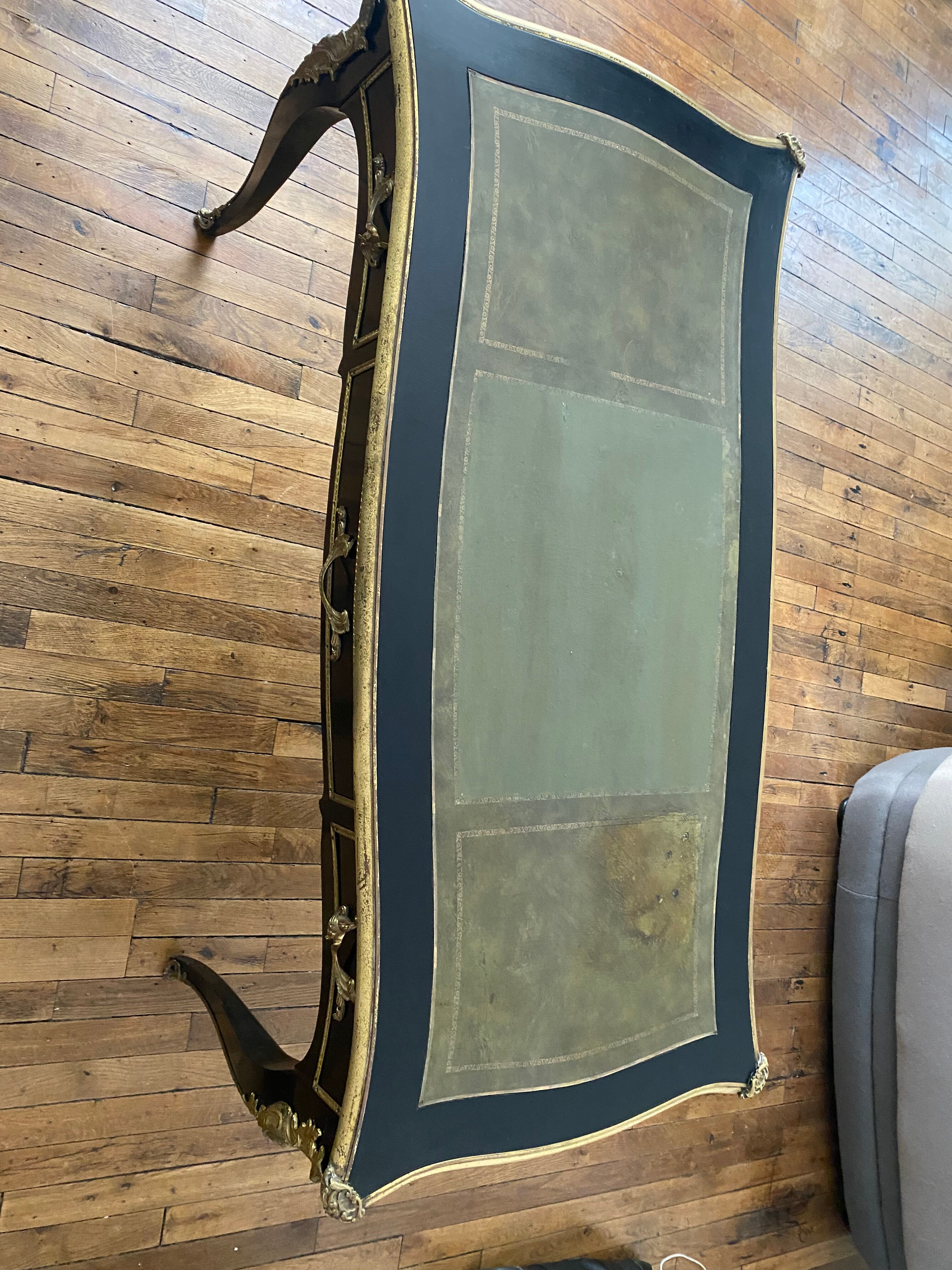 Bureau Louis XV  en bois noirci