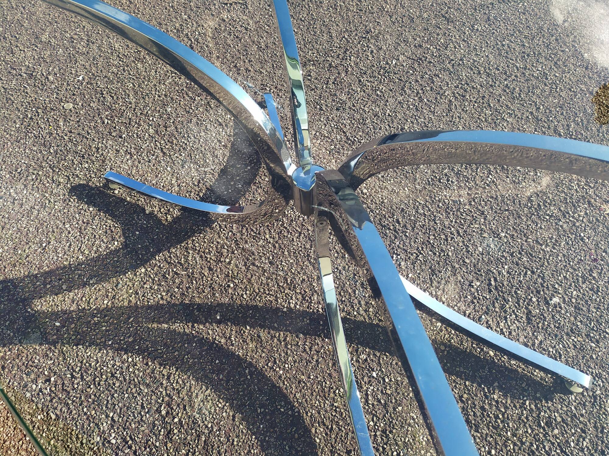 Large oval coffee table in glass and chrome - Vintage 1970