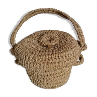 Basket braided with natural fibers