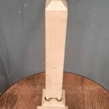 Obelisk-shaped lamp
