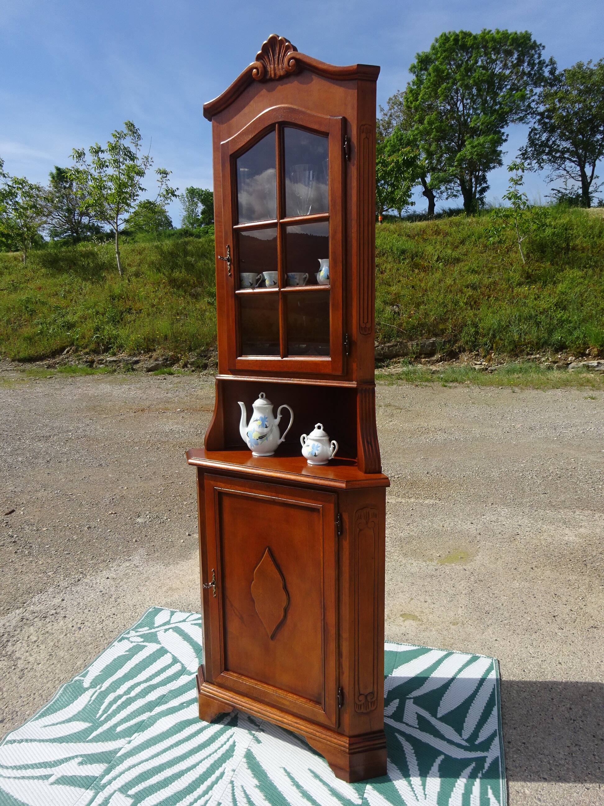 Corner two-body sideboard