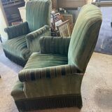 Lot de deux fauteuils crapaud velours vert à frange
