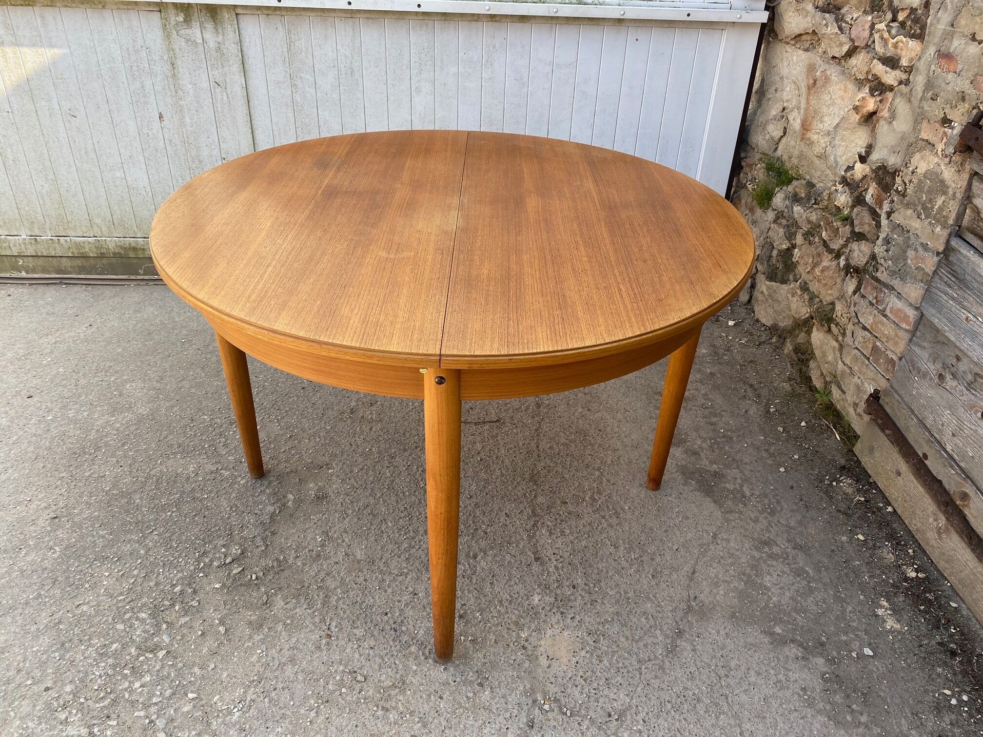 Table ronde extensible scandinave en teck dia 116cm longueur 176cm an60