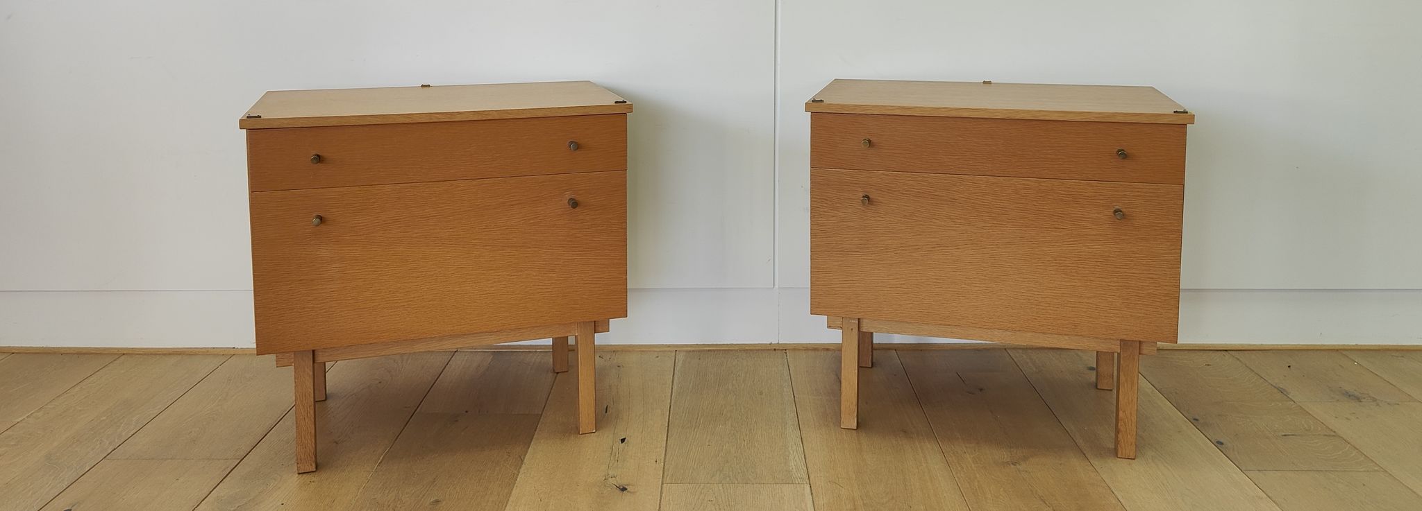 Set de 2 tables de chevet du milieu du siècle