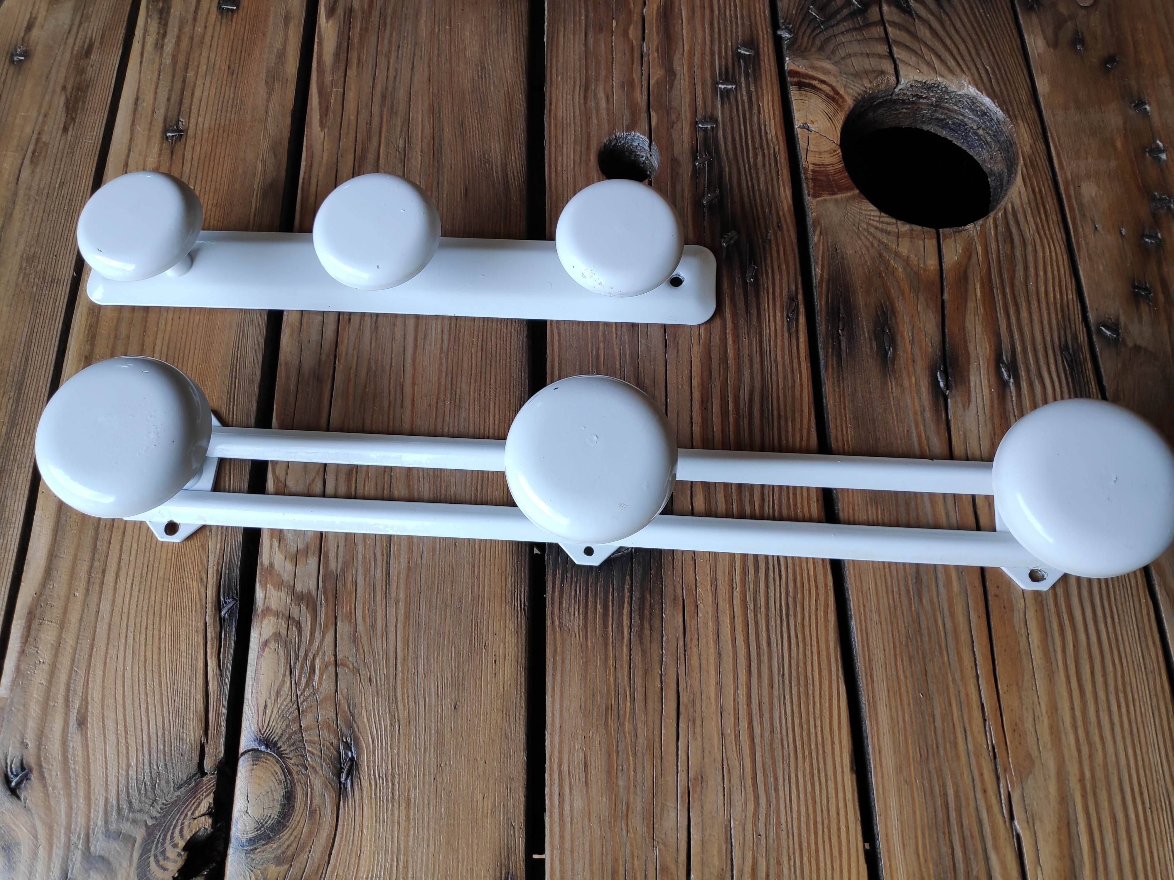 Set of 2 vintage white metal coat racks (D-0013)
