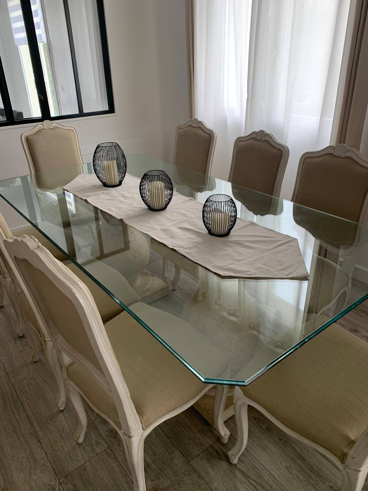 Table with a glass top and 8 chairs.