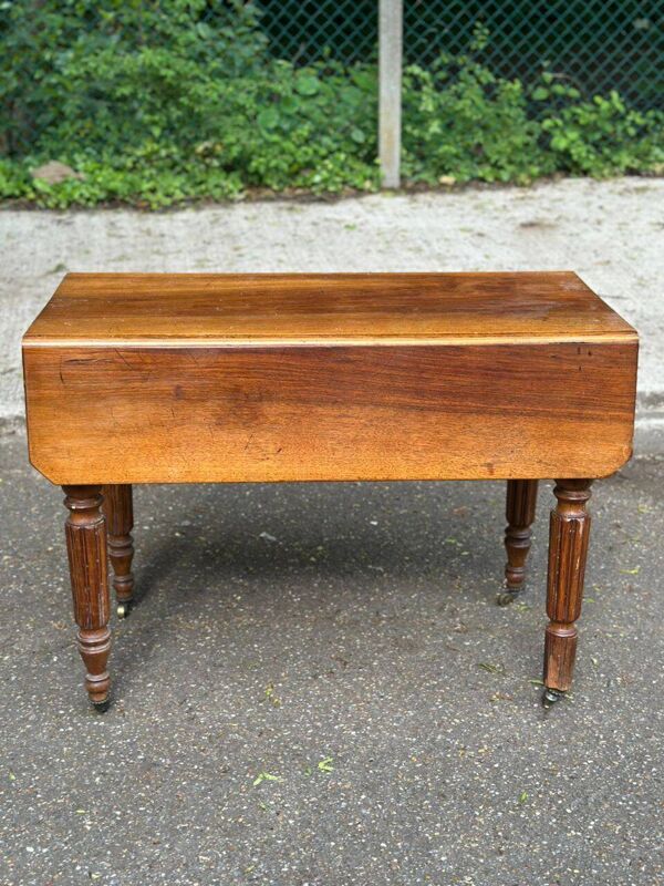 Table de salle à manger extensible de style Louis Philippe, XIXème